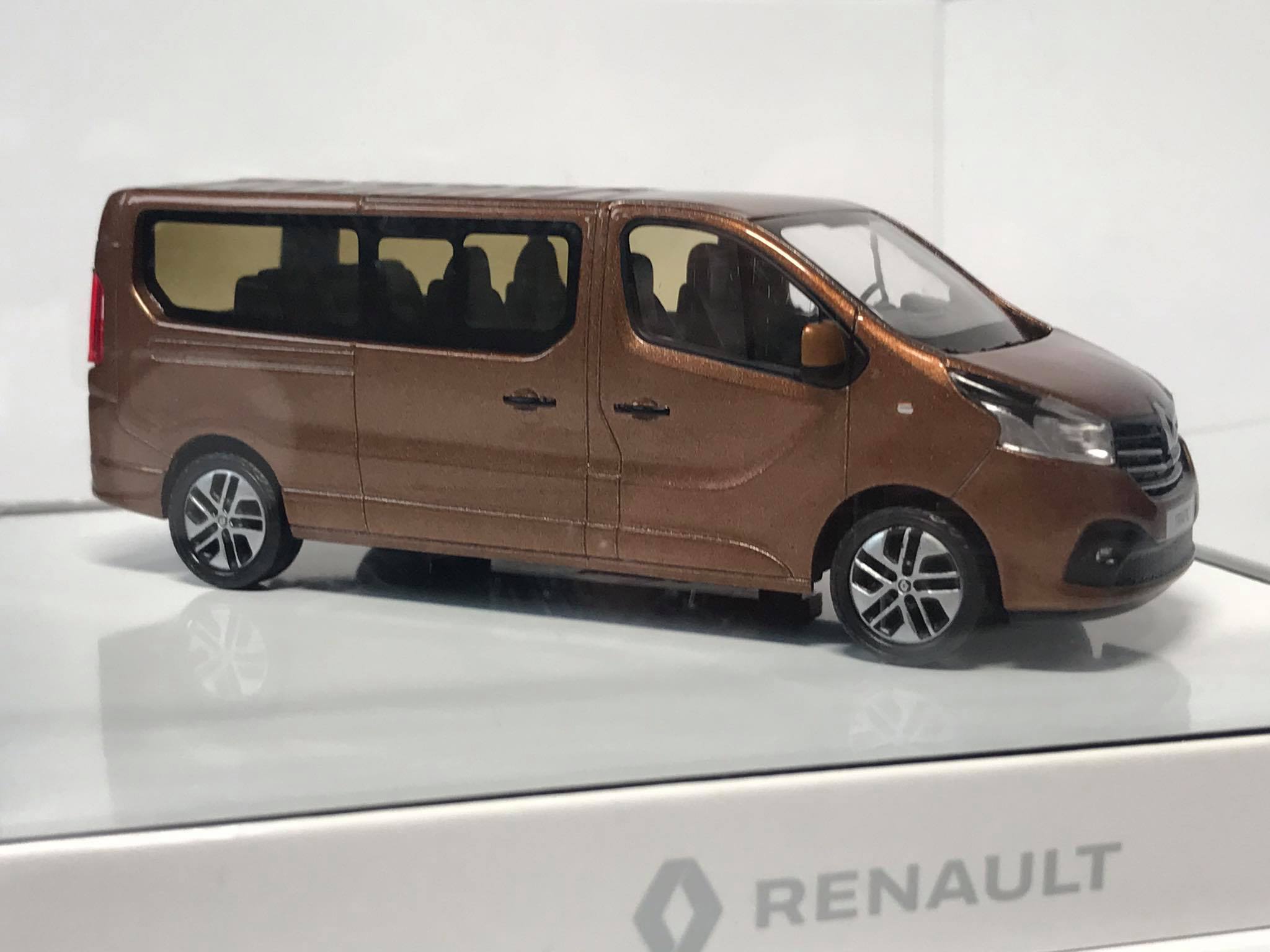 Renault Trafic (1:43) - obrazek 4