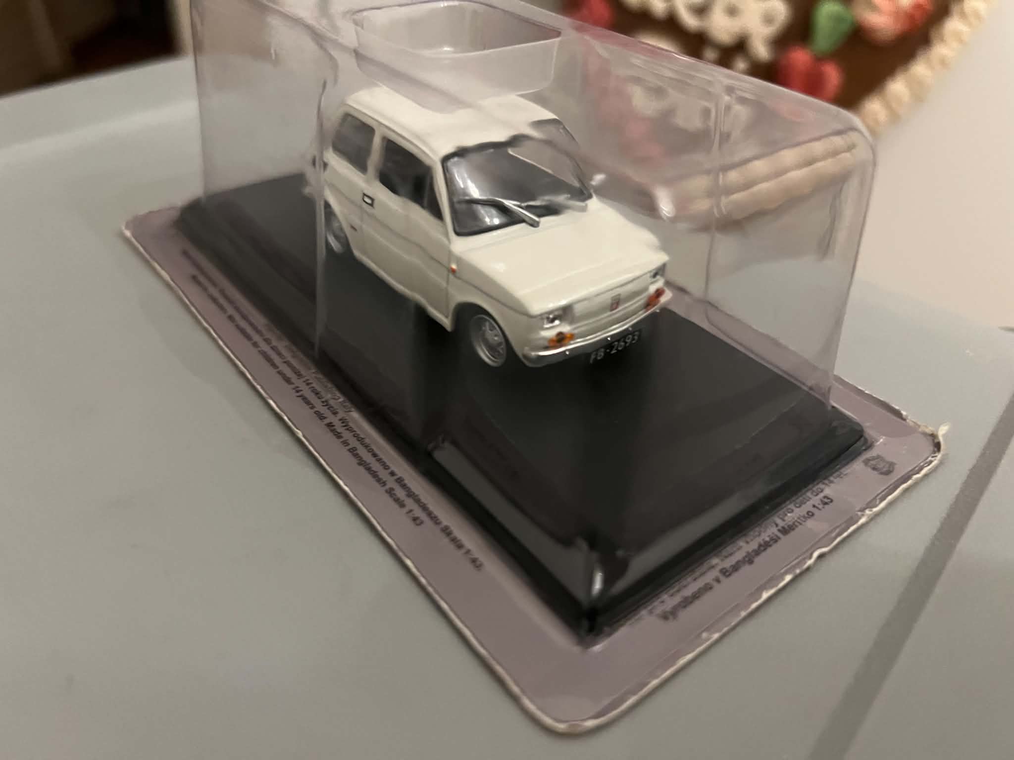 Fiat 126P (1:43) DeAgostini Auta PRL - obrazek 3