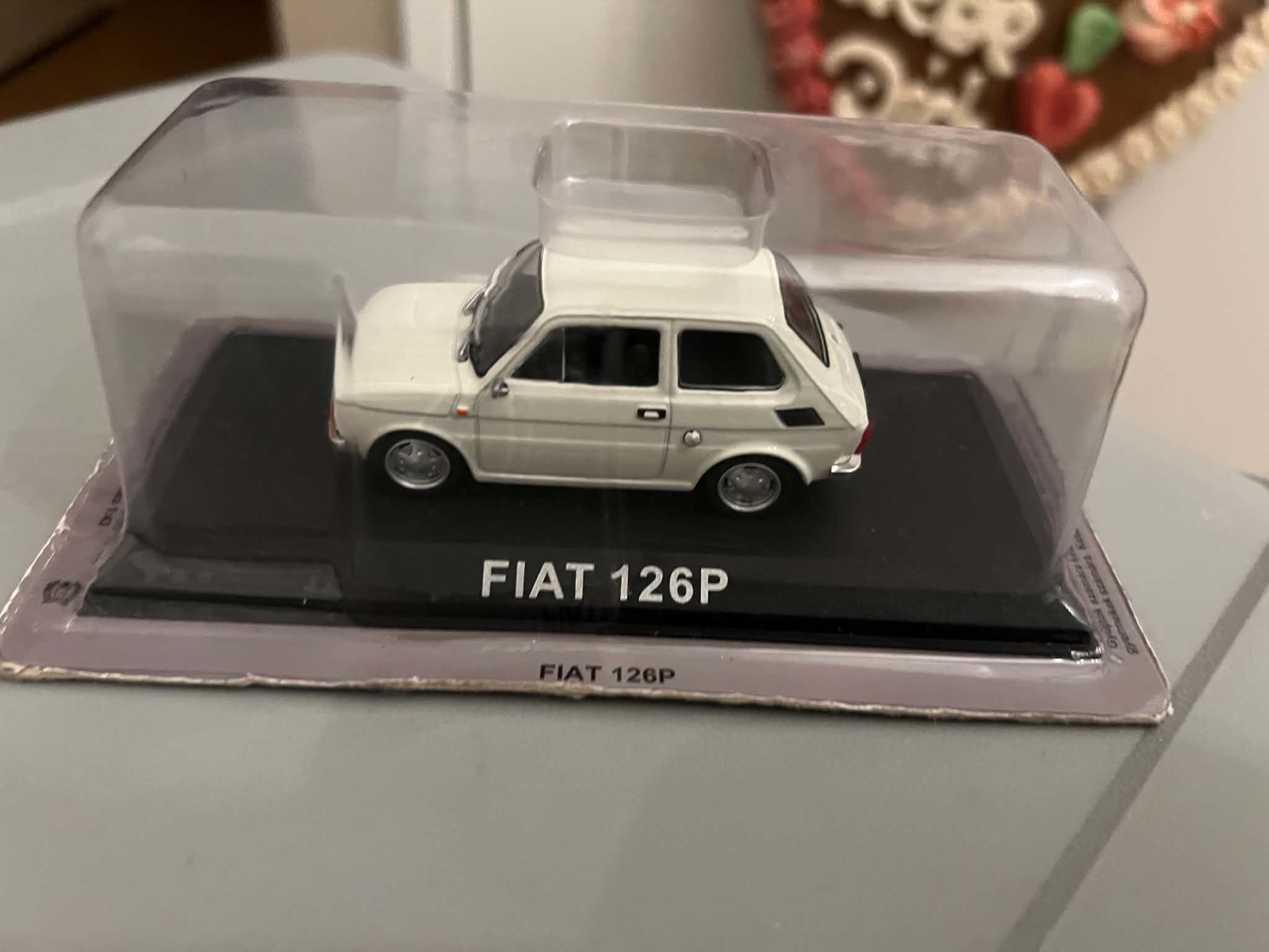Fiat 126P (1:43) DeAgostini Auta PRL - obrazek 2