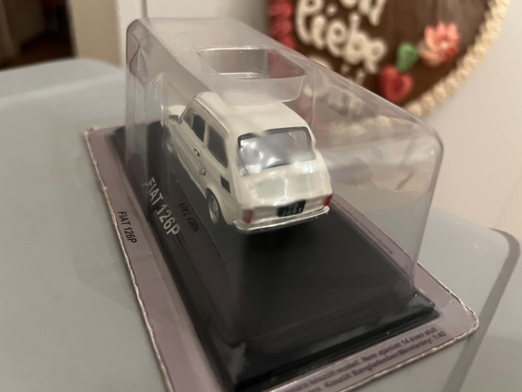 Fiat 126P (1:43) DeAgostini Auta PRL - obrazek 4
