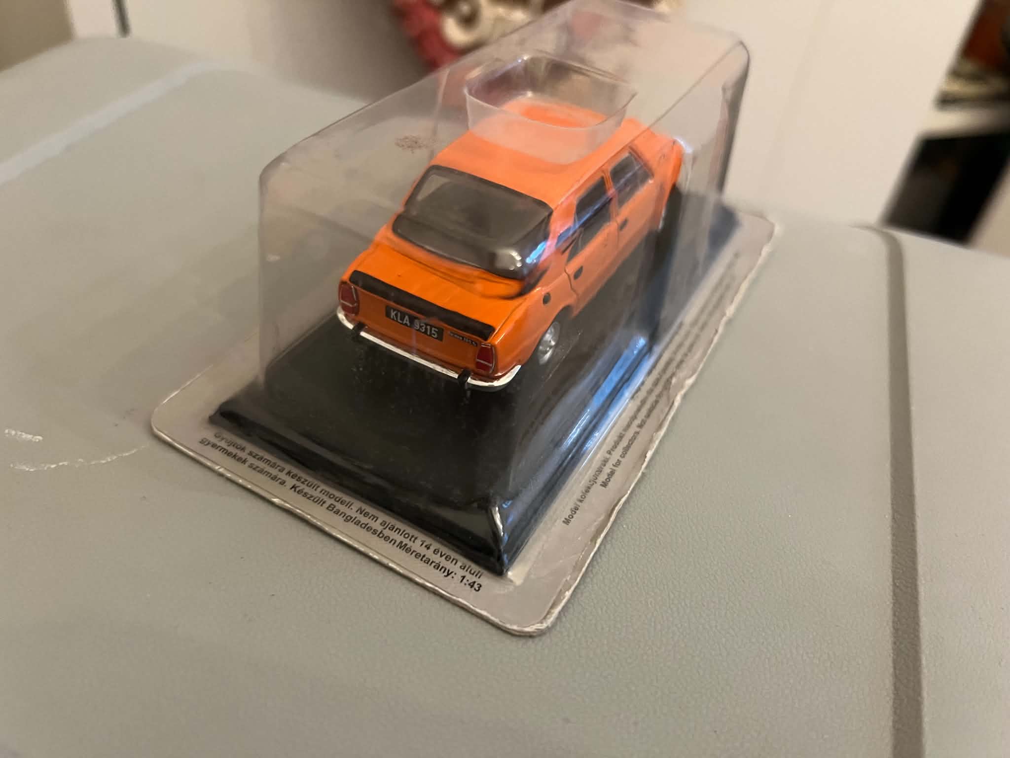 Skoda 105 (1:43) DeAgostini Auta PRL - obrazek 4