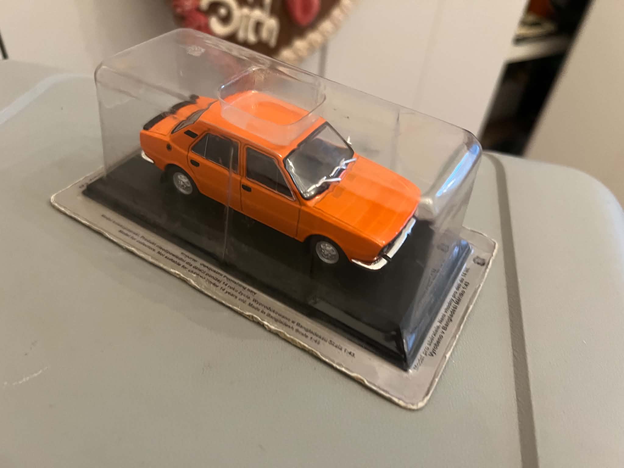 Skoda 105 (1:43) DeAgostini Auta PRL - obrazek 3