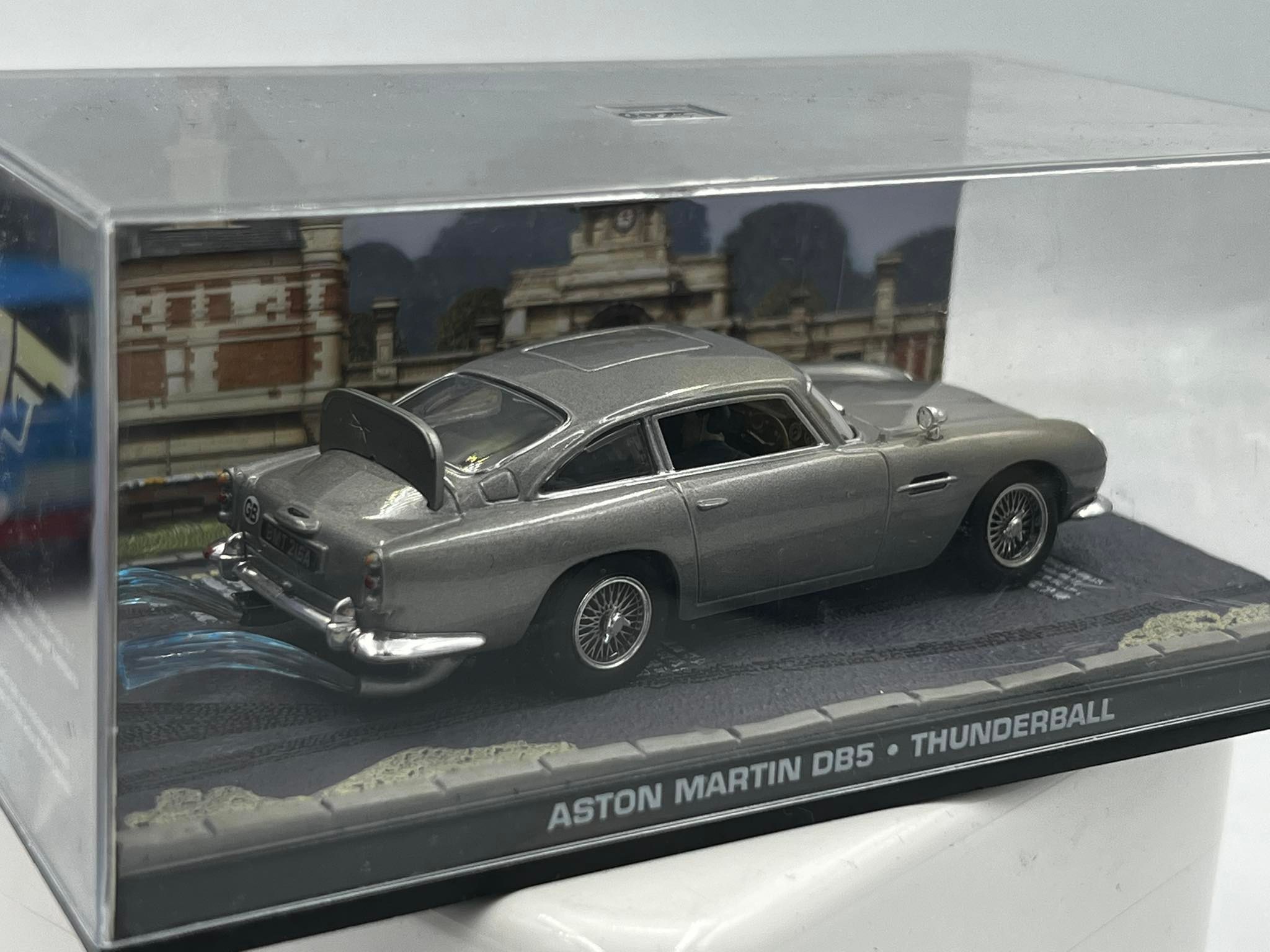 Aston Martin DB5 Thunderball 007 (1:43) - obrazek 3