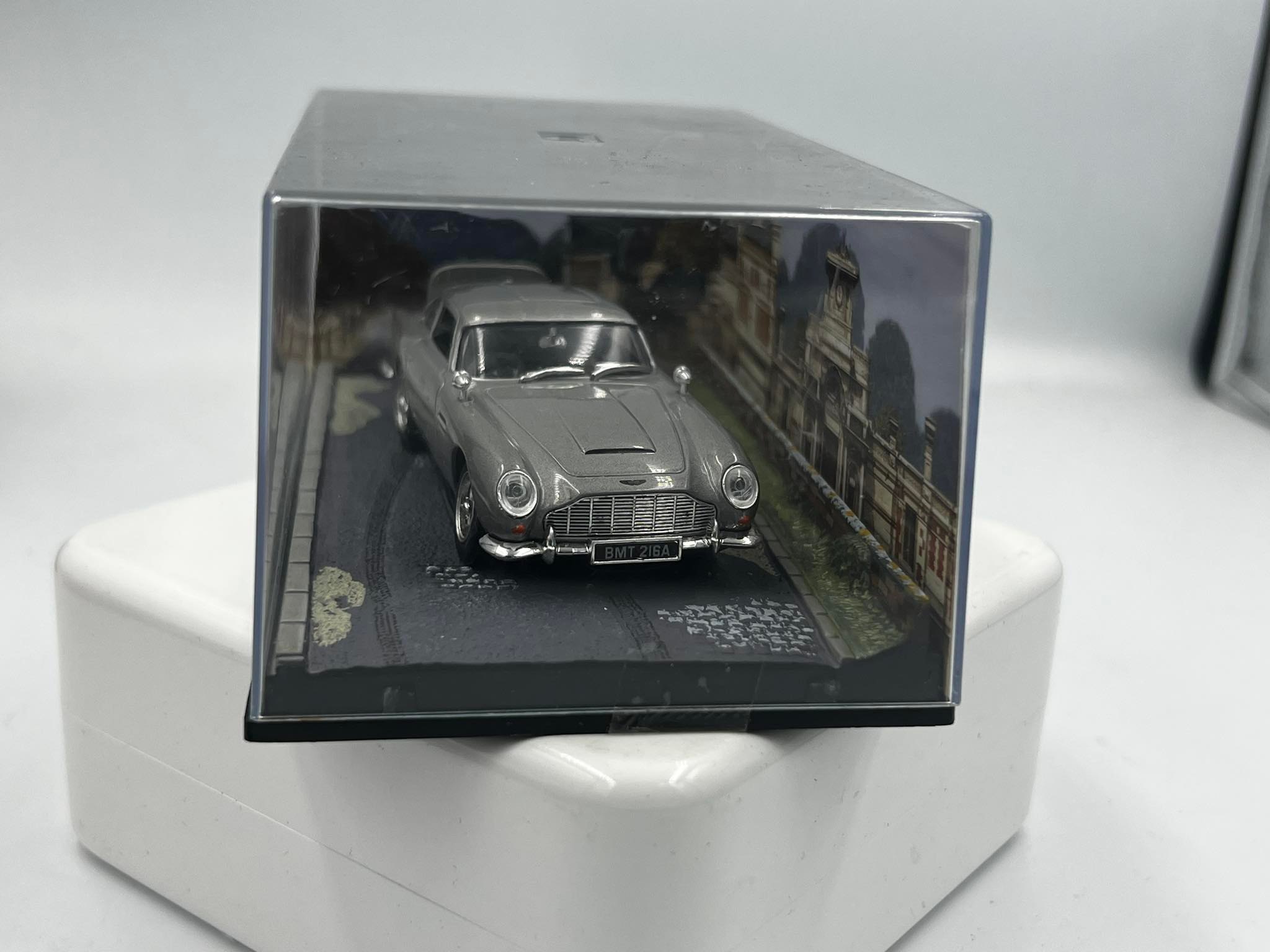 Aston Martin DB5 Thunderball 007 (1:43) - obrazek 2