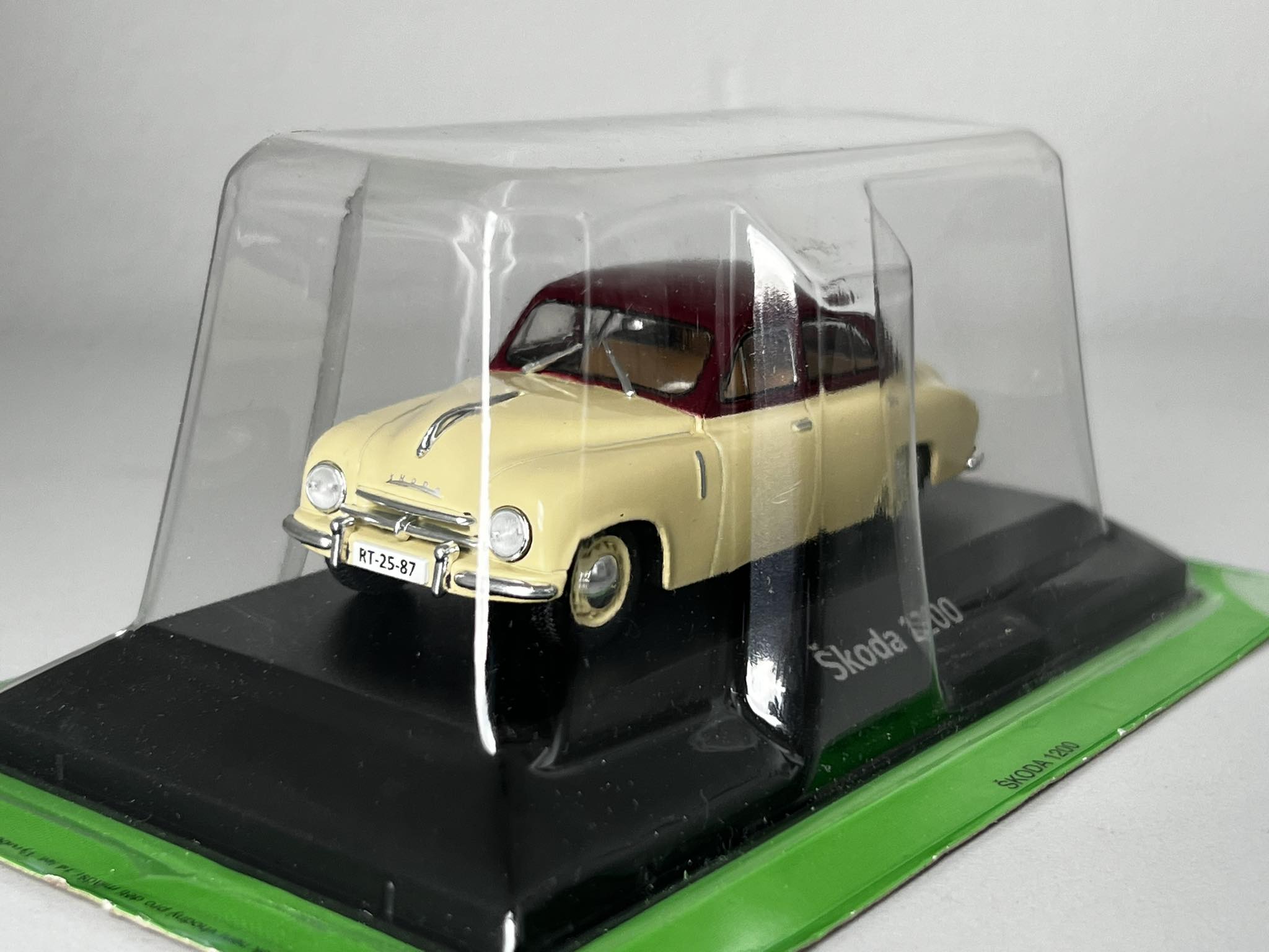 Skoda 1200 (1:43)