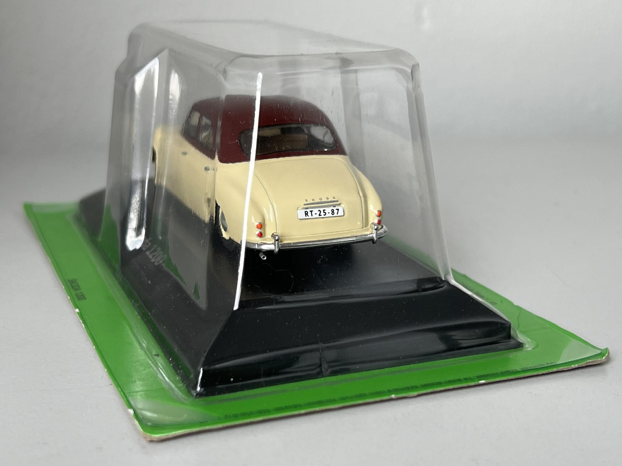 Skoda 1200 (1:43) - obrazek 3