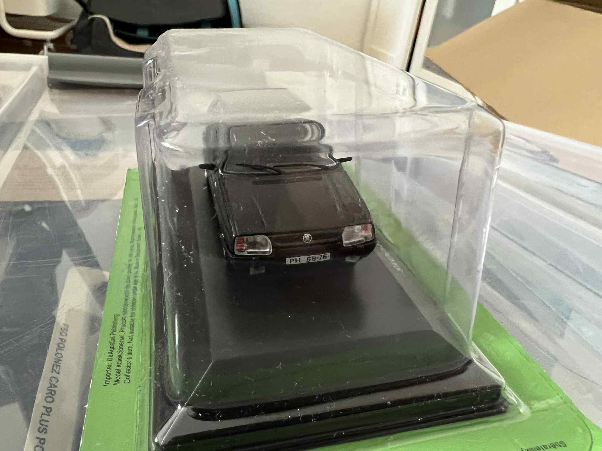 Skoda Favorit Black Line (1:43) DeAgostini - obrazek 2