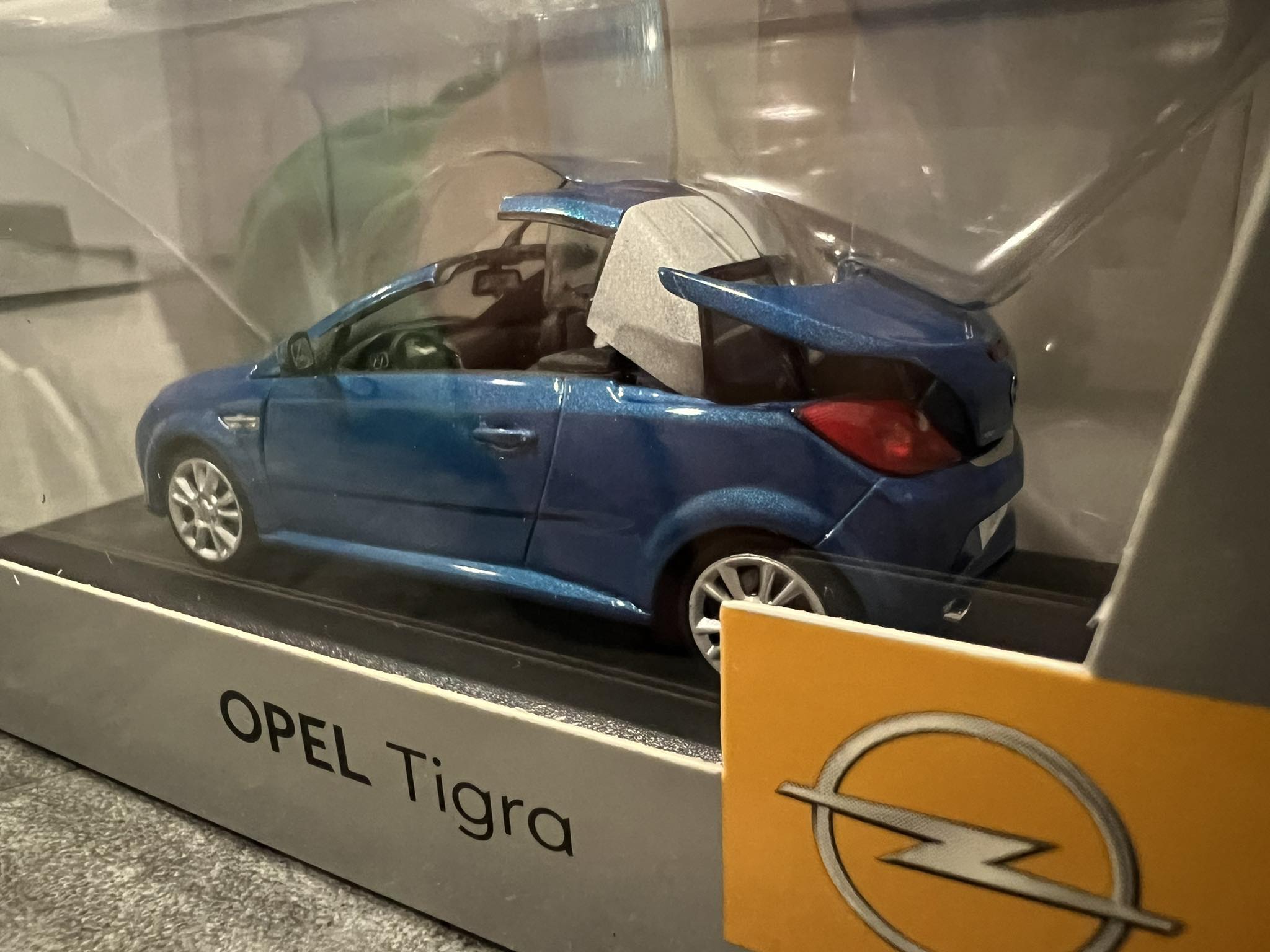 OPO 10 SEAT Toledo 3 Modellauto 1:43 – Metall, In Displaybox, Sammlerstück