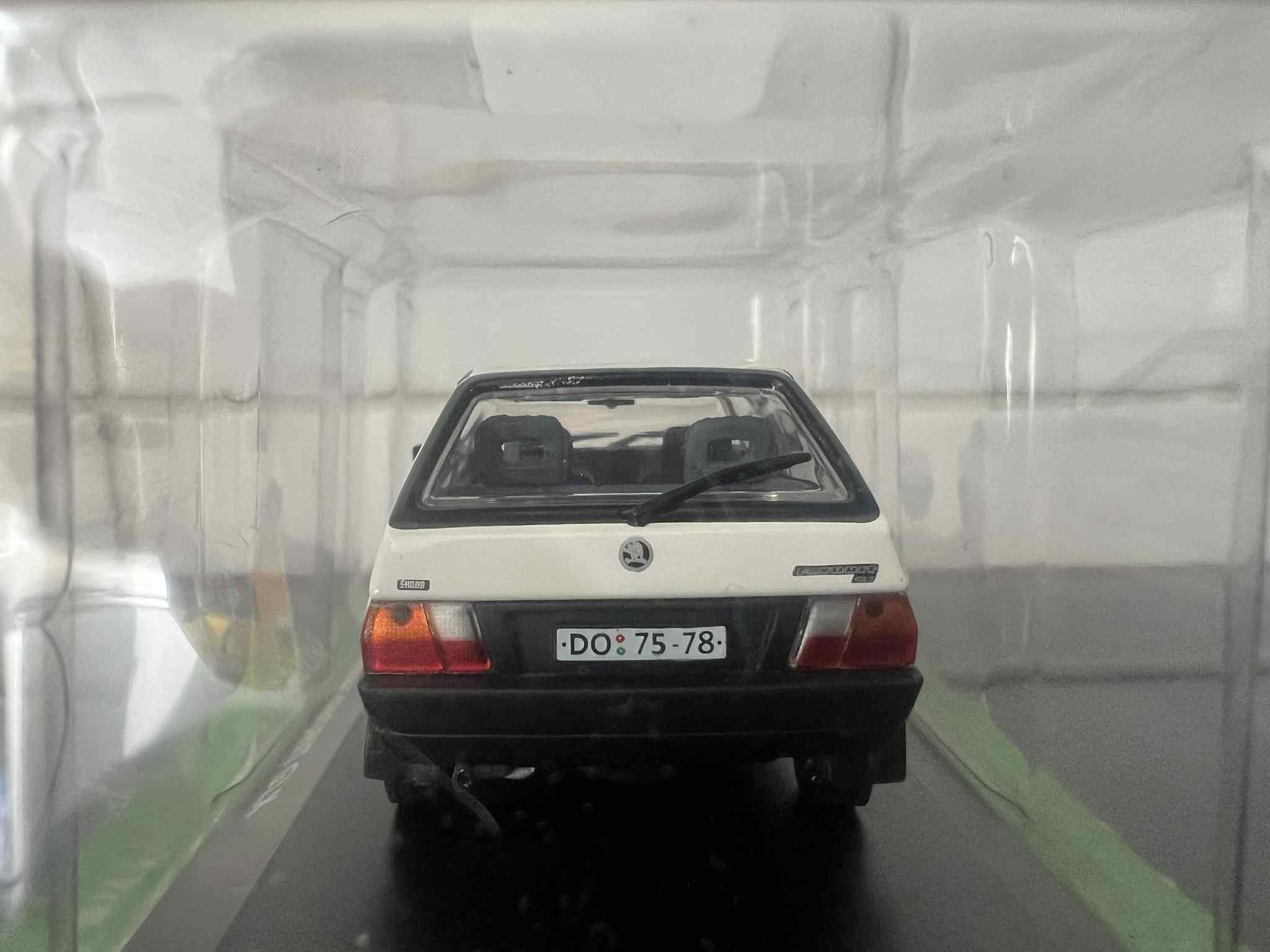 Skoda Favorit GLX (1:43) - obrazek 4