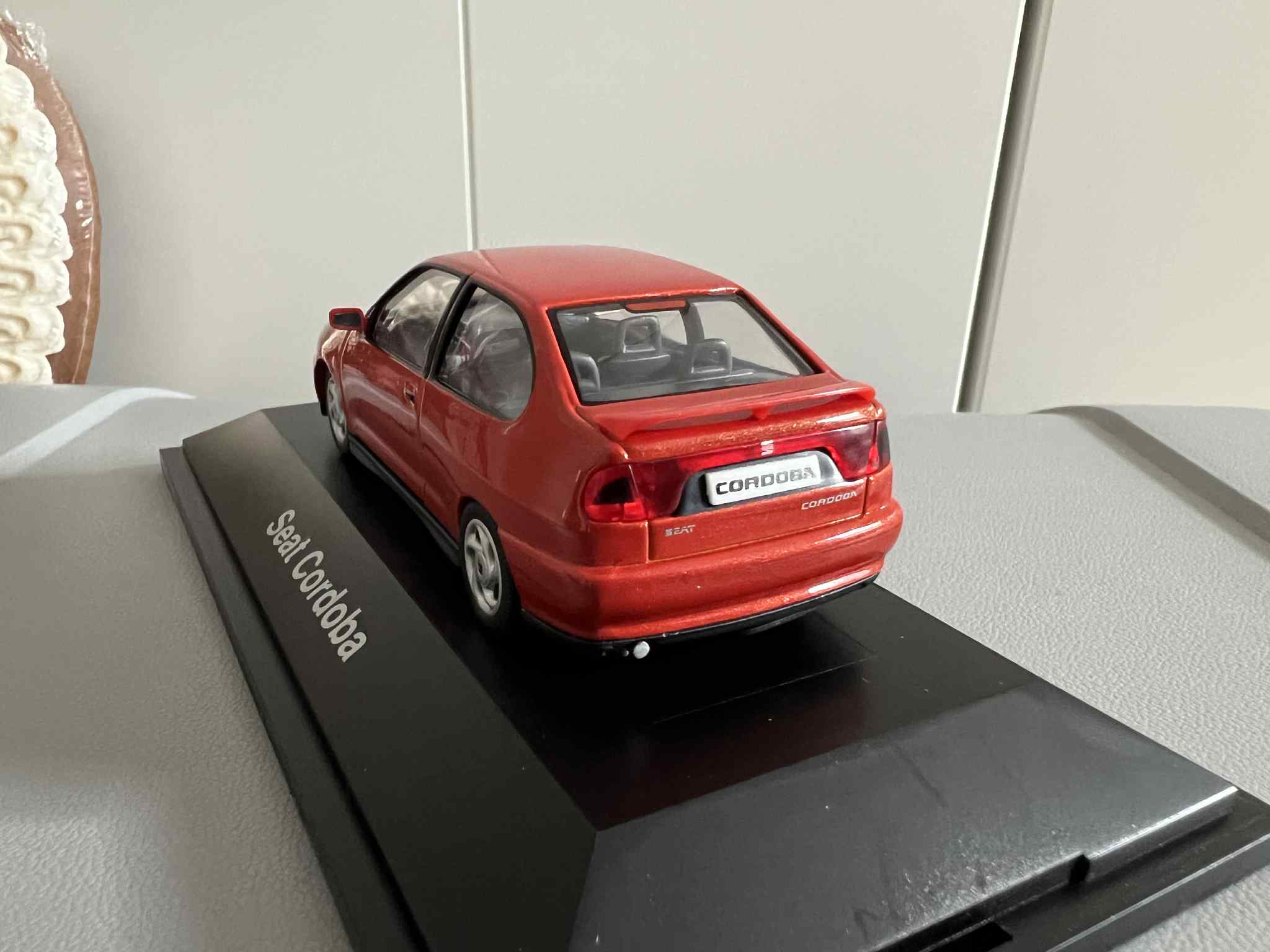 Seat Cordoba Czerwony (1:43) - obrazek 5