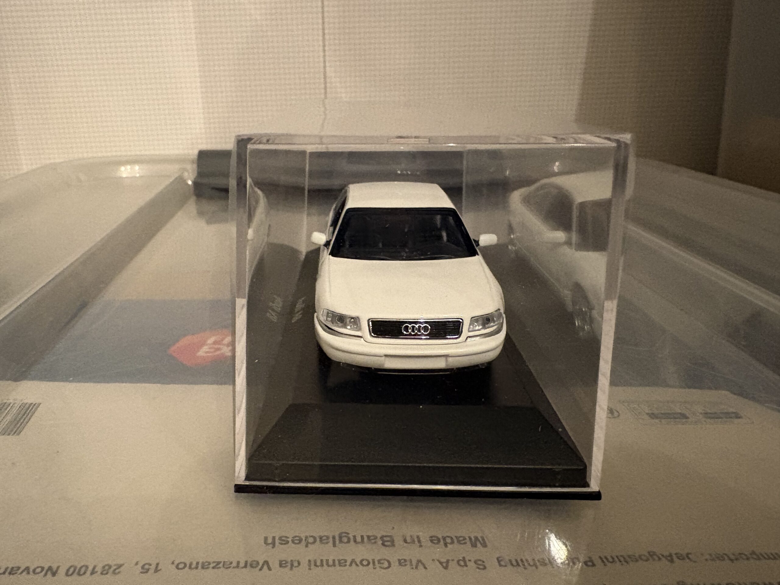 Audi A8 (1:43) Maxichamps/Minichamps - obrazek 4