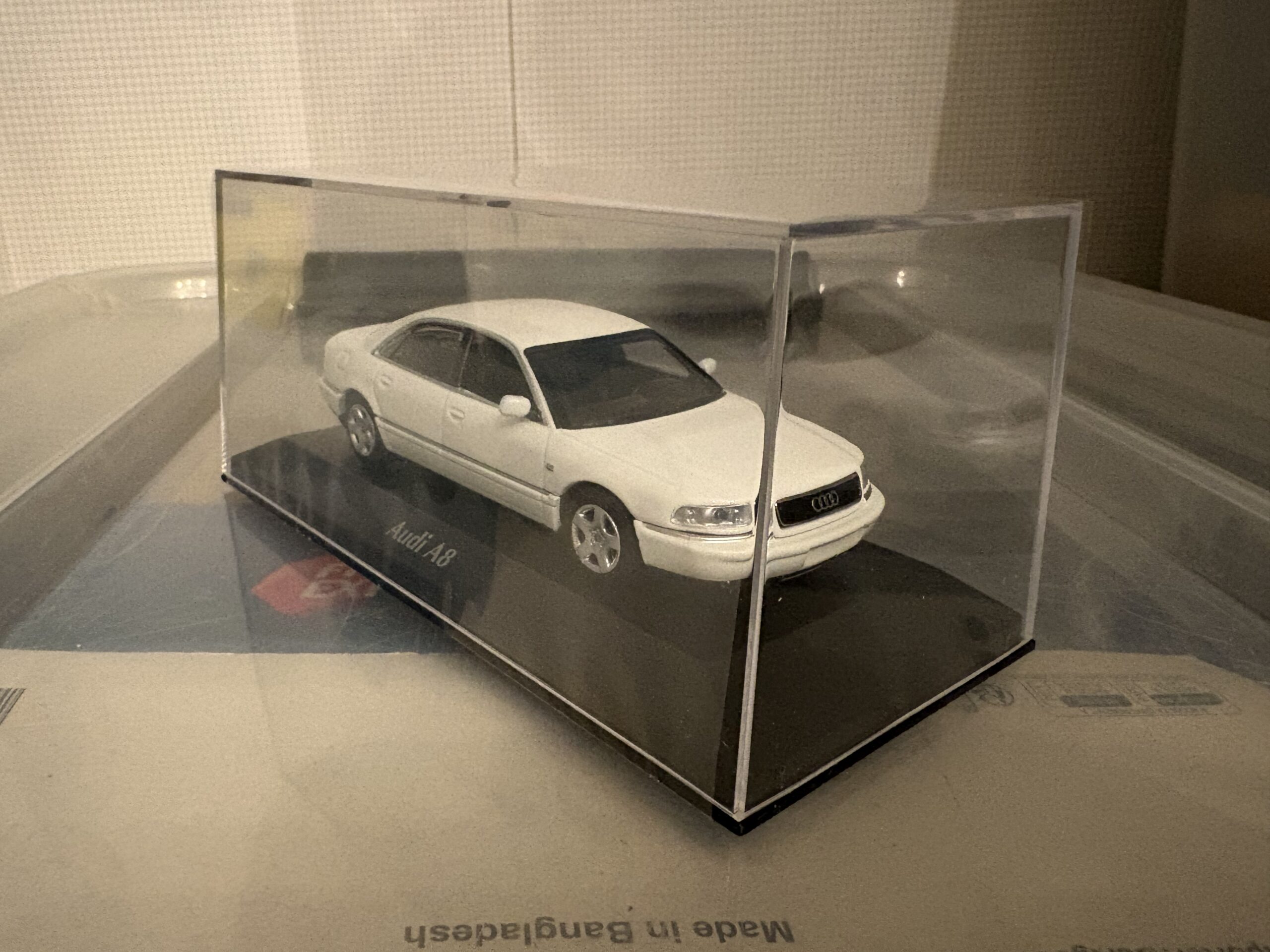 Audi A8 (1:43) Maxichamps/Minichamps - obrazek 5
