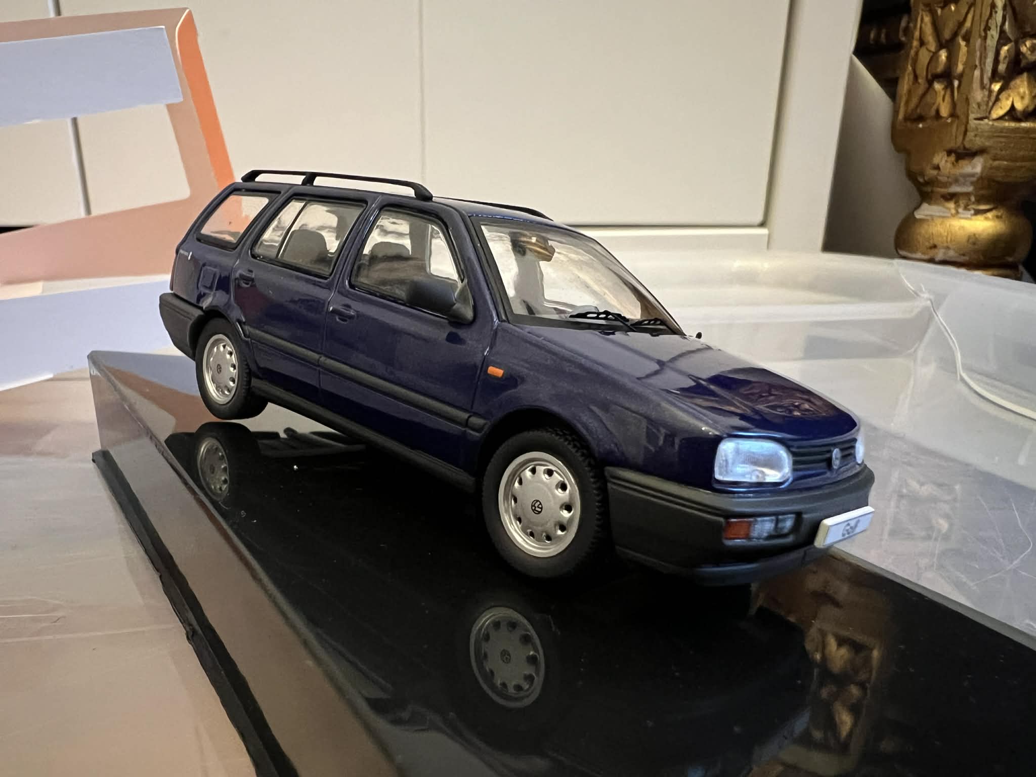 Volkswagen Golf MKIII Variant (1:43) IXO - obrazek 5