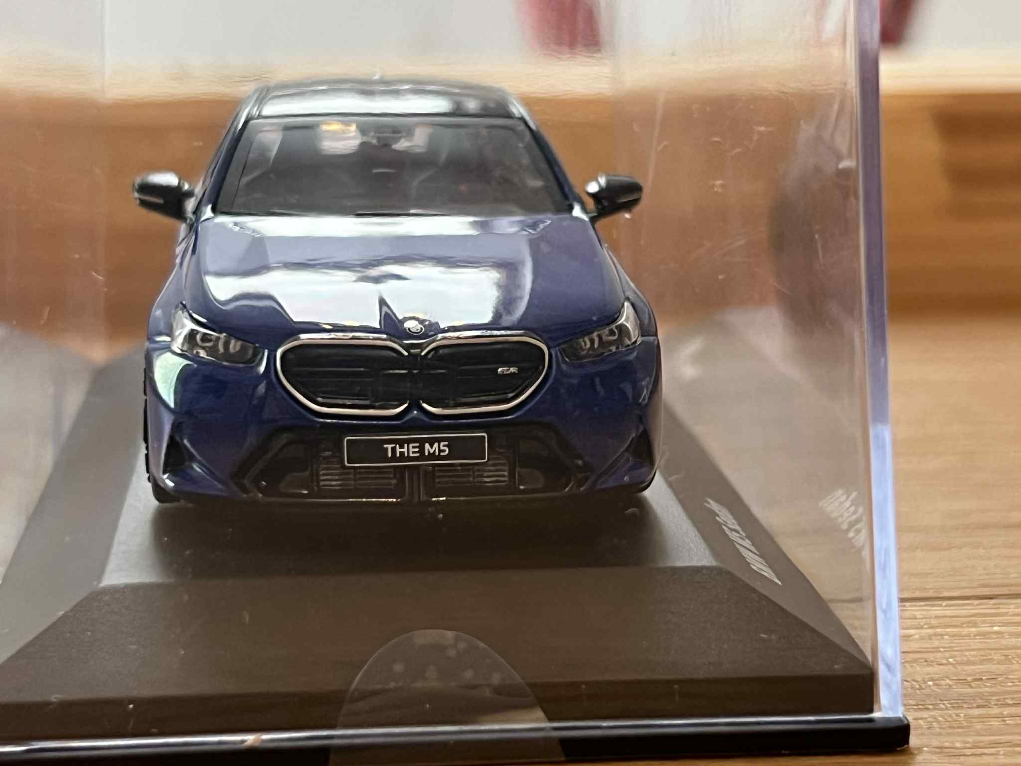 BMW M5 Sedan (1:43) Solido - obrazek 2