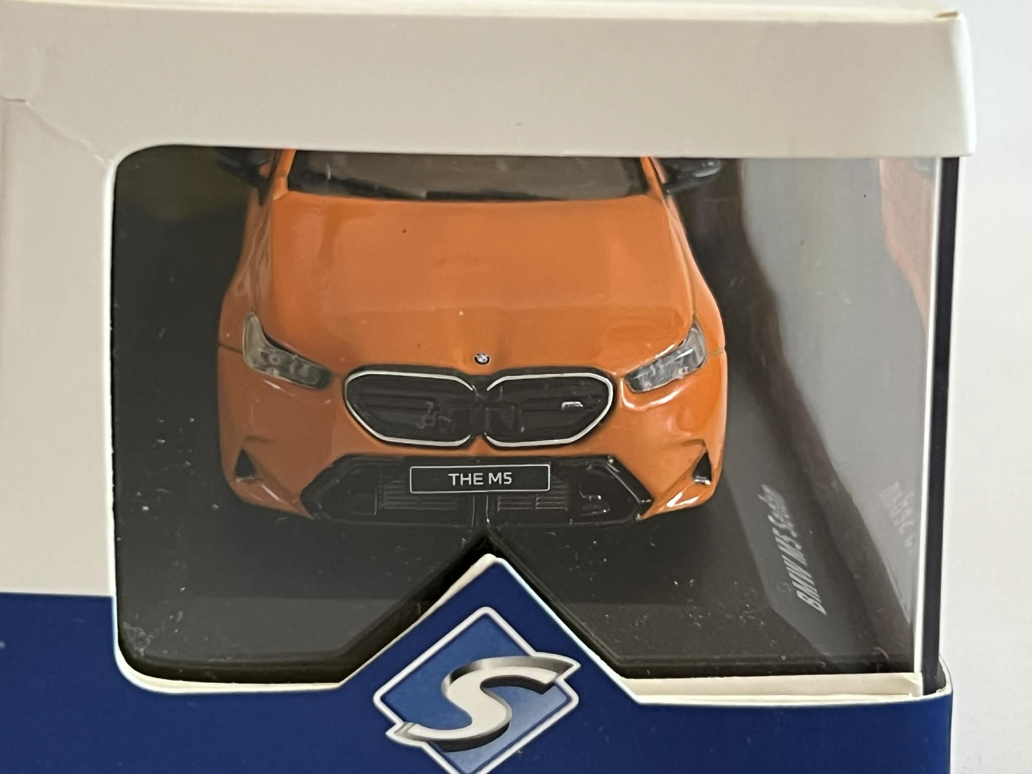 BMW M5 Sedan Pomarańczowy (1:43) Solido - obrazek 4