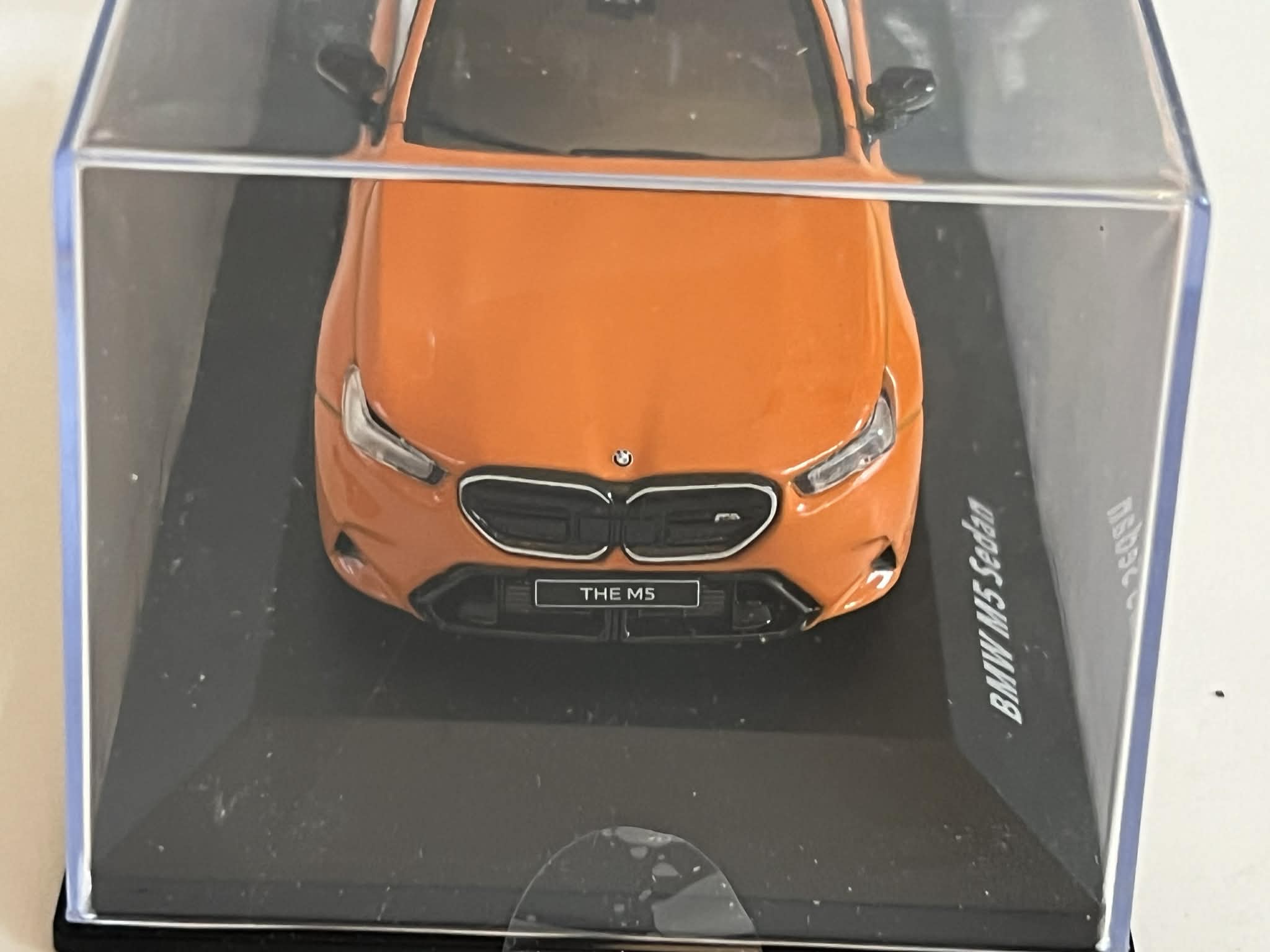 BMW M5 Sedan Pomarańczowy (1:43) Solido - obrazek 6