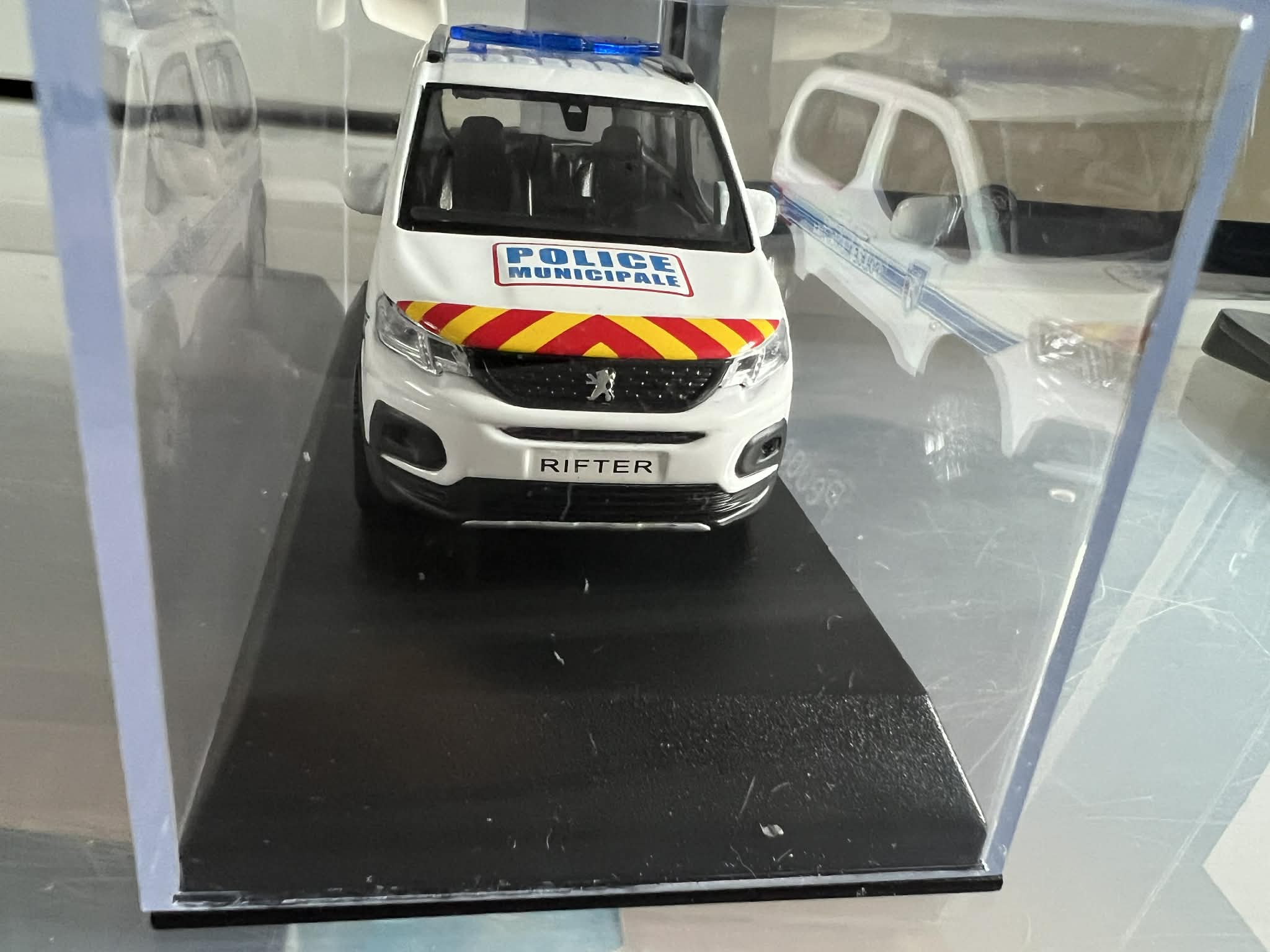 Peugeot Rifter (1:43) Pogotowie Norev - obrazek 4