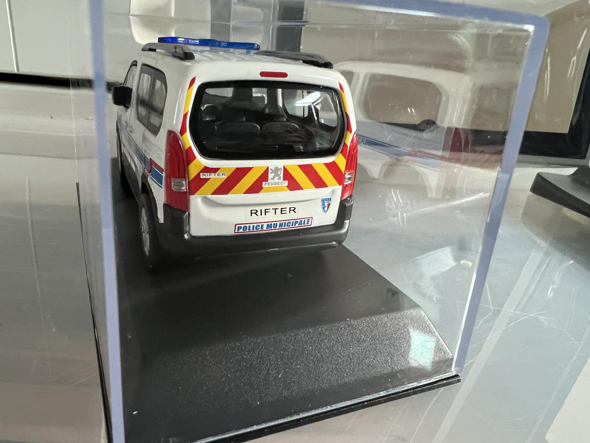 Peugeot Rifter (1:43) Pogotowie Norev - obrazek 5