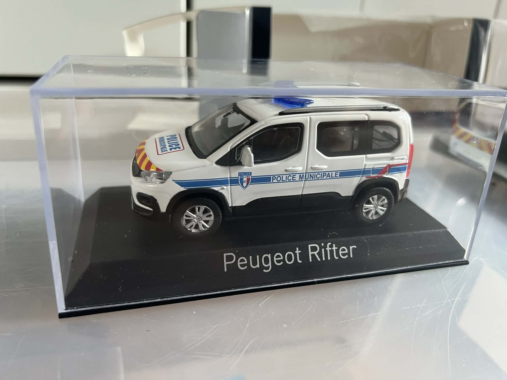 Peugeot Rifter (1:43) Pogotowie Norev