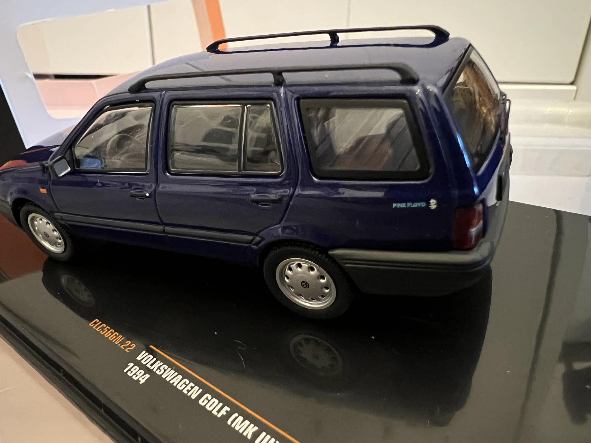 Volkswagen Golf MKIII Variant (1:43) IXO - obrazek 6