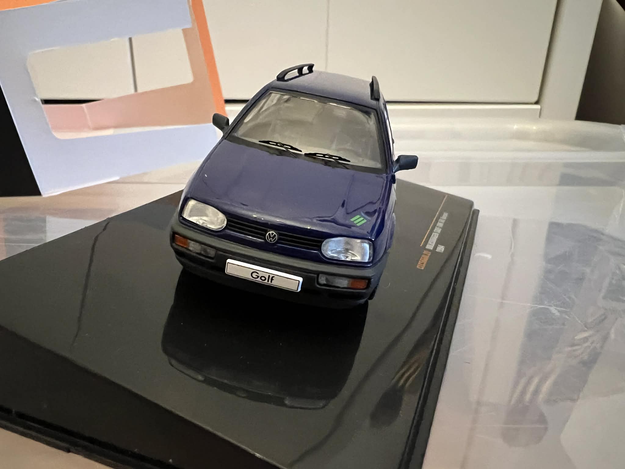 Volkswagen Golf MKIII Variant (1:43) IXO - obrazek 2