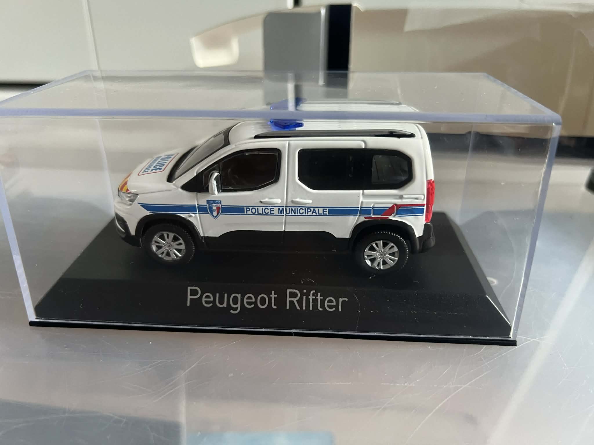 Peugeot Rifter (1:43) Pogotowie Norev - obrazek 2