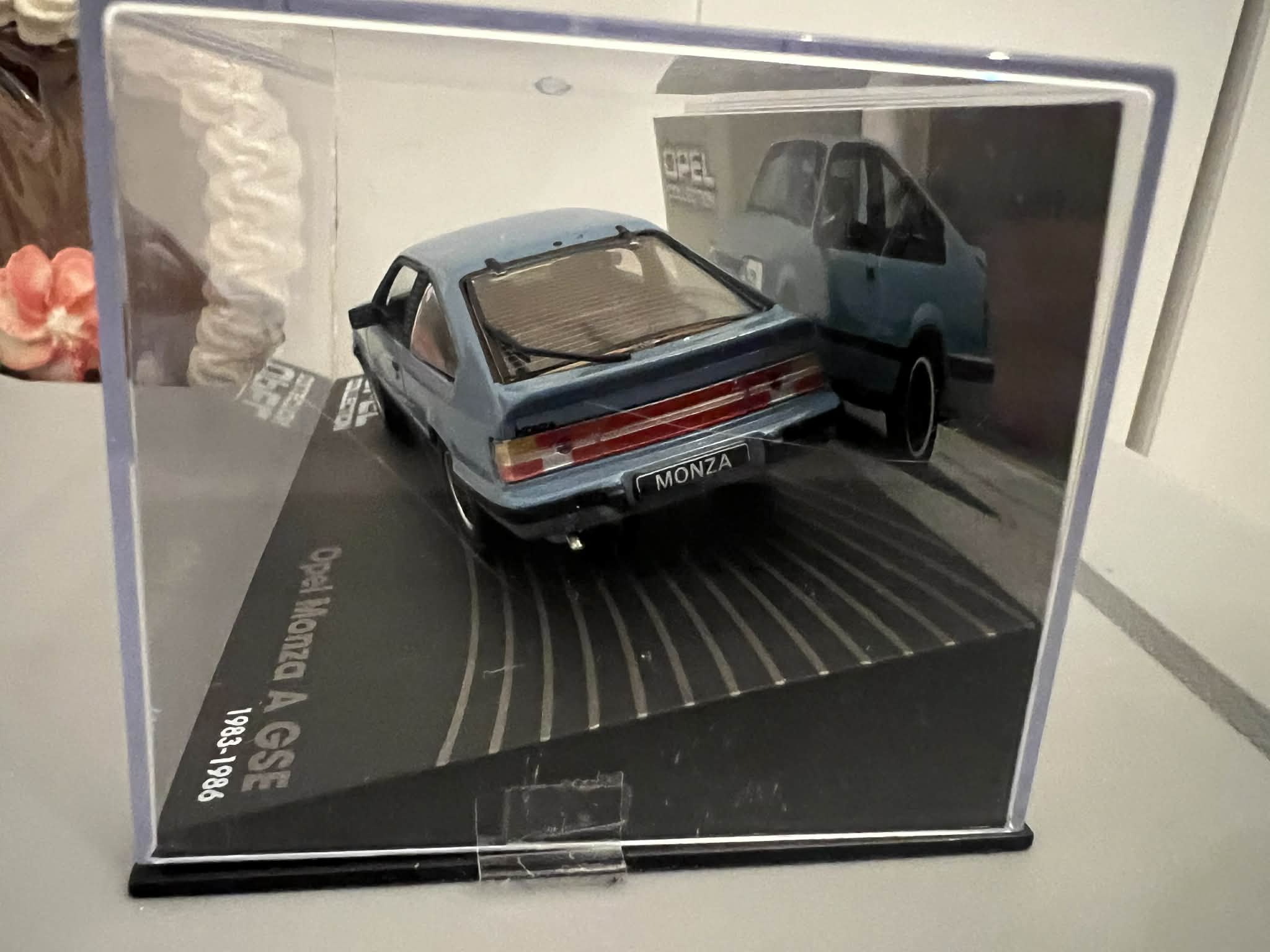 Opel Monza A GSE (1:43) DeAgostini Opel Collection - obrazek 4
