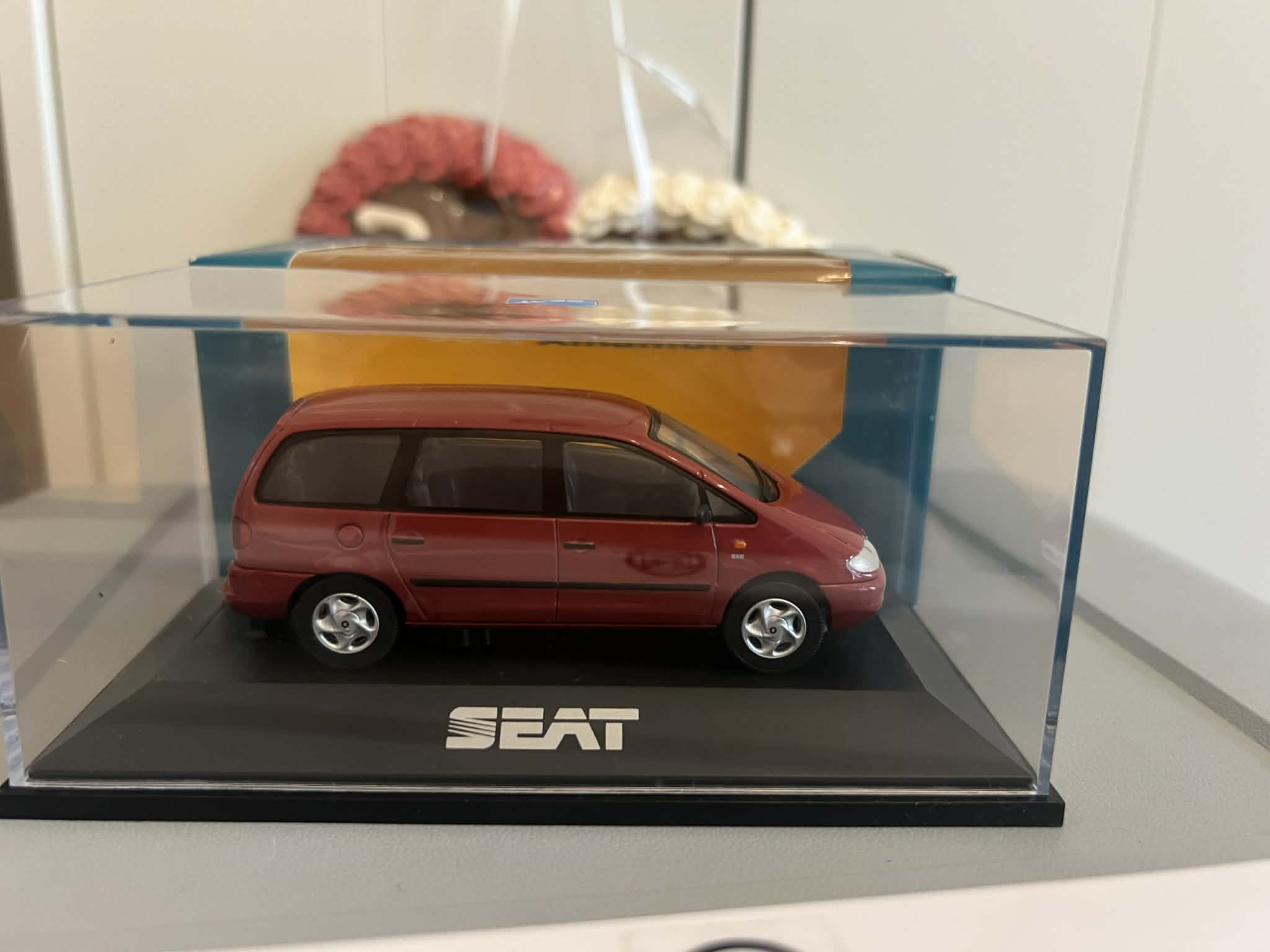 Seat Alhambra Czerwony (1:43) Herpa