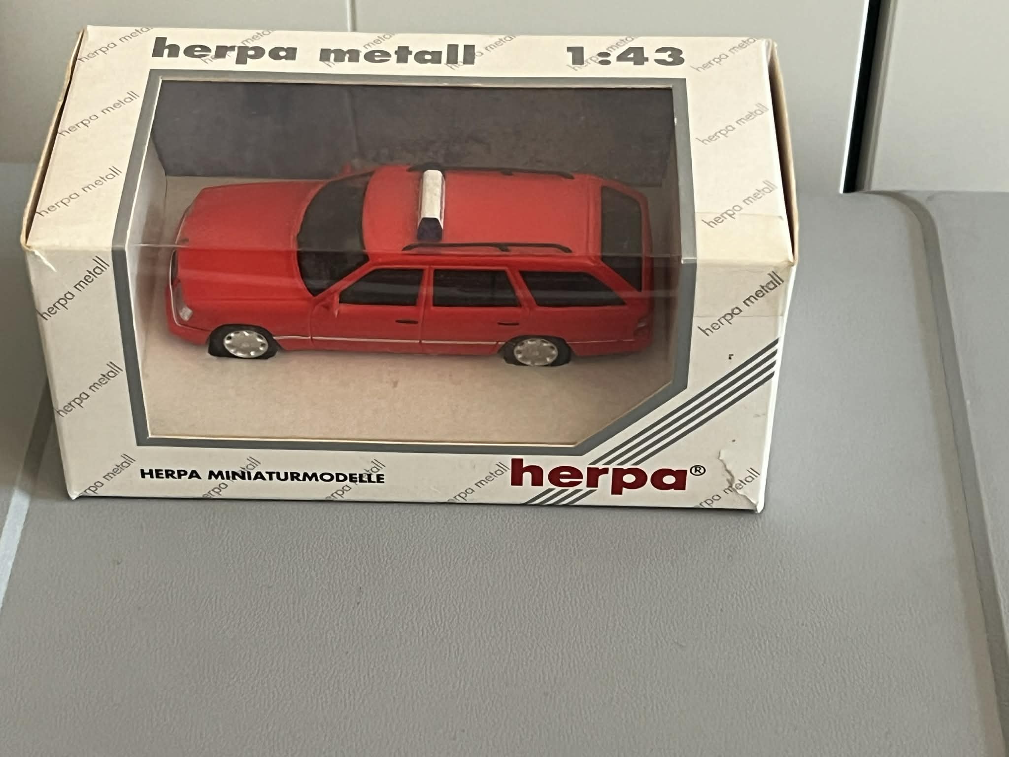 Mercedes-Benz W124 Kombi (1:43) Herpa