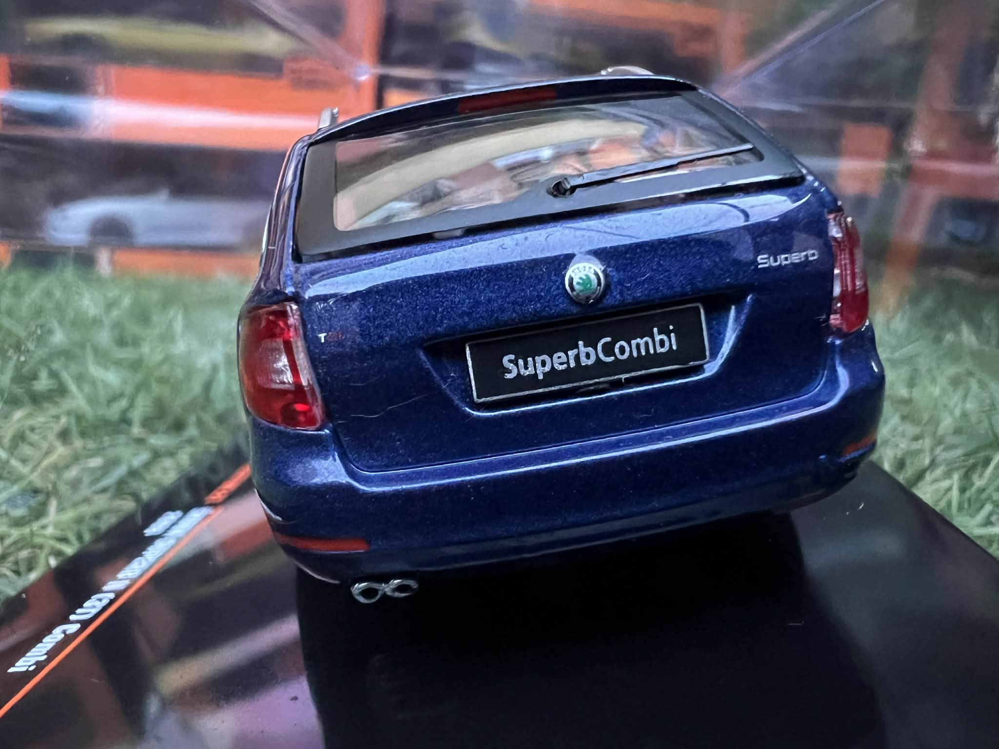 Skoda Superb II Kombi (1:43) IXO - obrazek 8