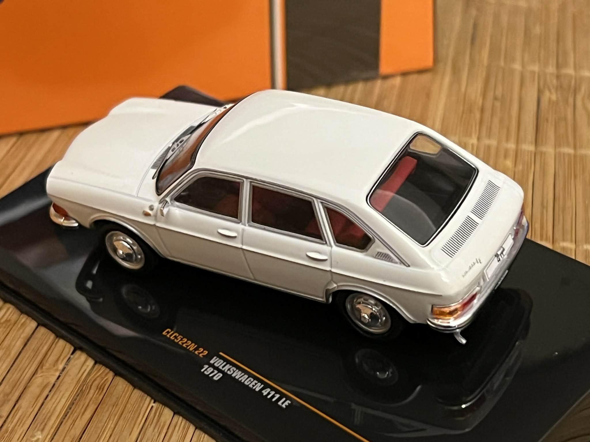 Volkswagen 411 LE (1:43) IXO - obrazek 4