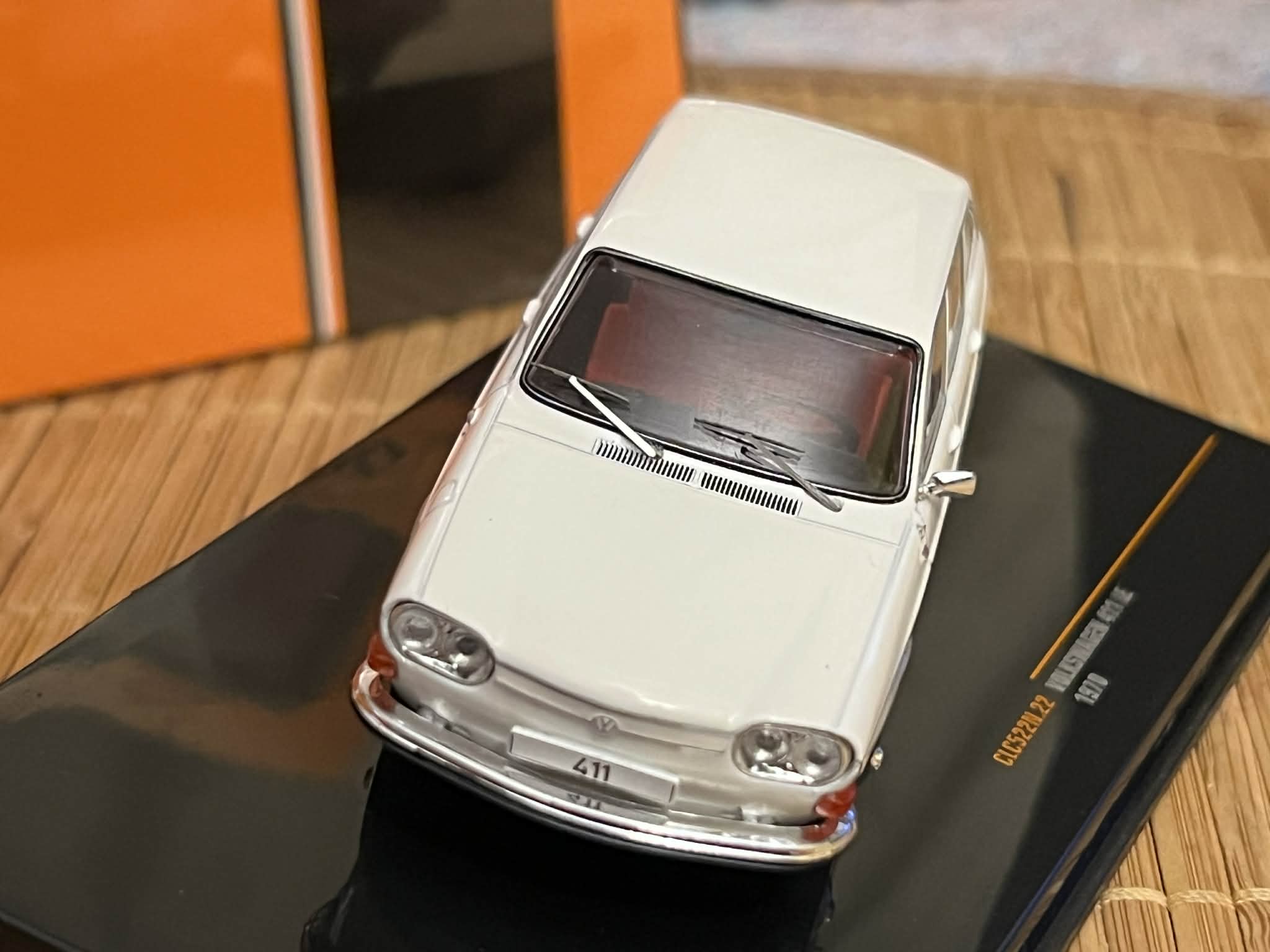 Volkswagen 411 LE (1:43) IXO - obrazek 2