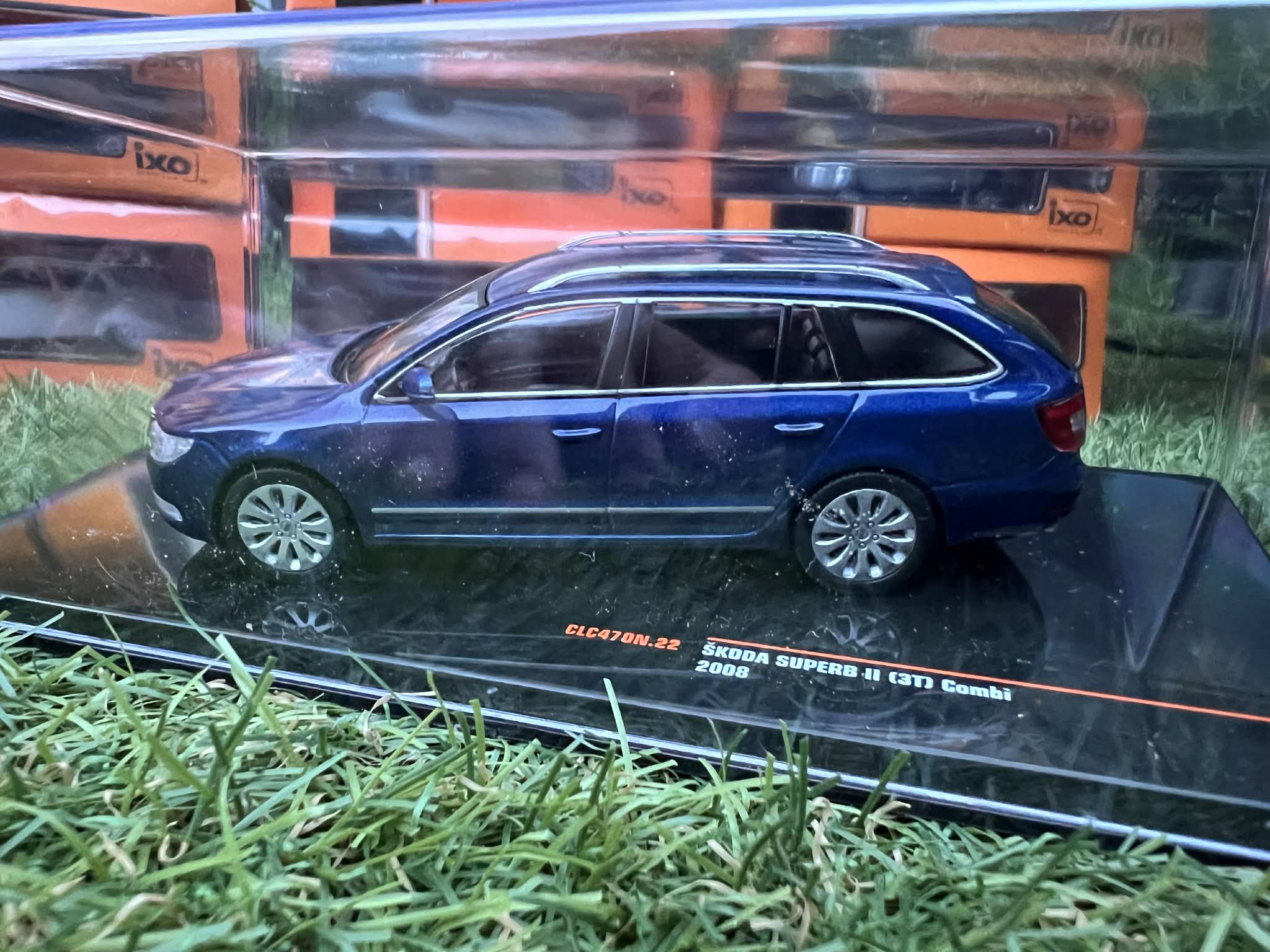 Skoda Superb II Kombi (1:43) IXO - obrazek 4