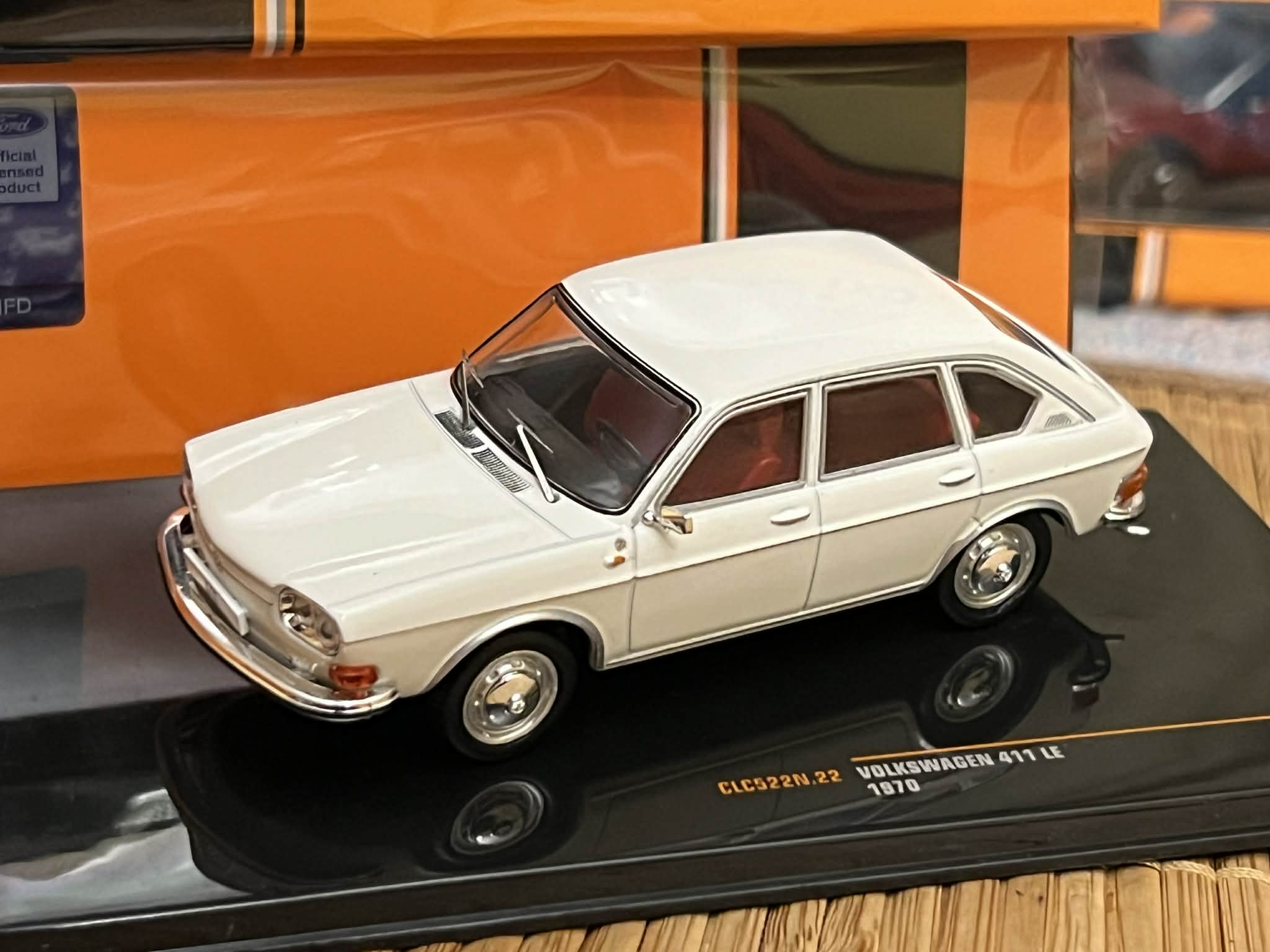Volkswagen 411 LE (1:43) IXO