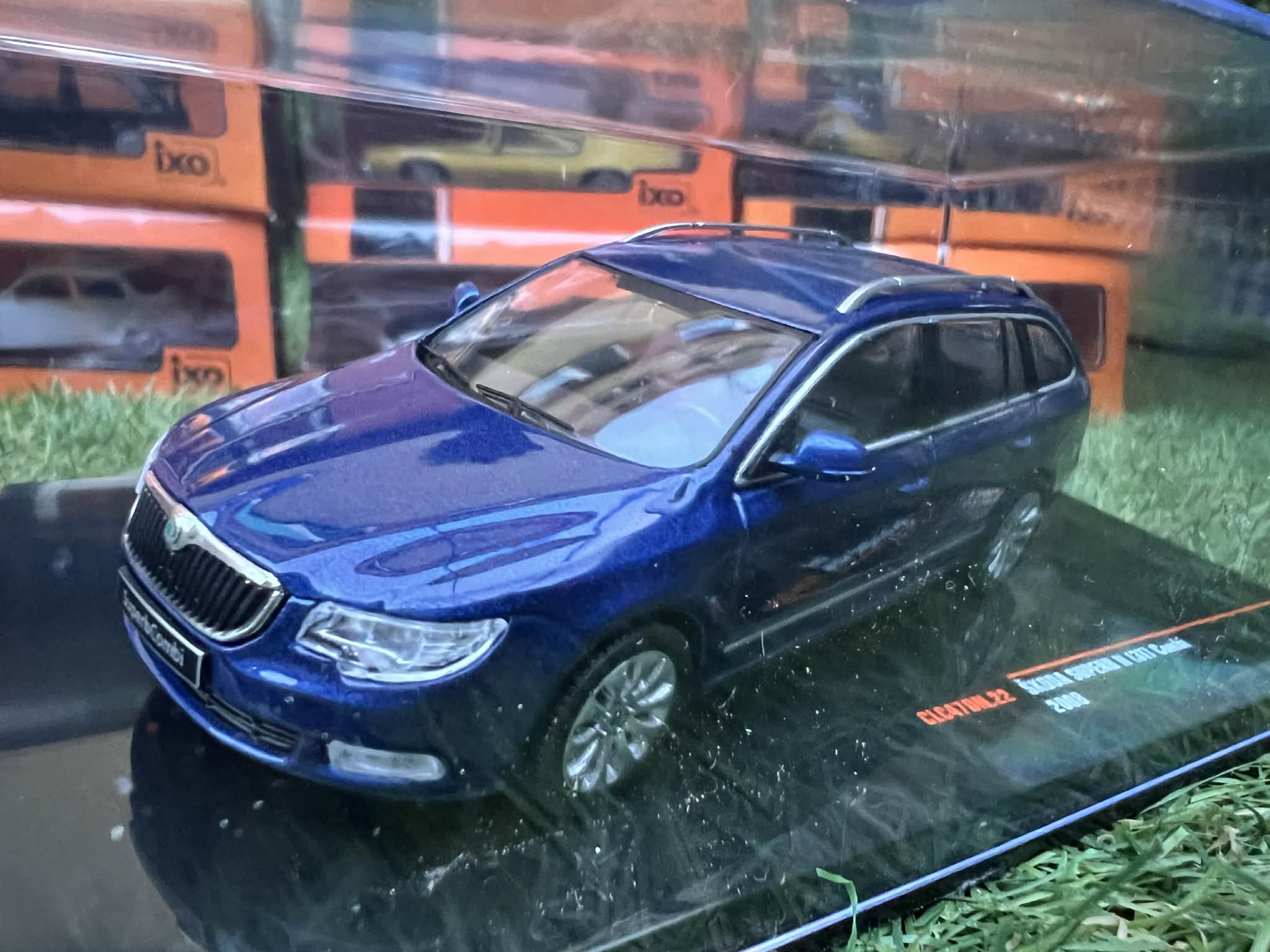 Skoda Superb II Kombi (1:43) IXO - obrazek 3