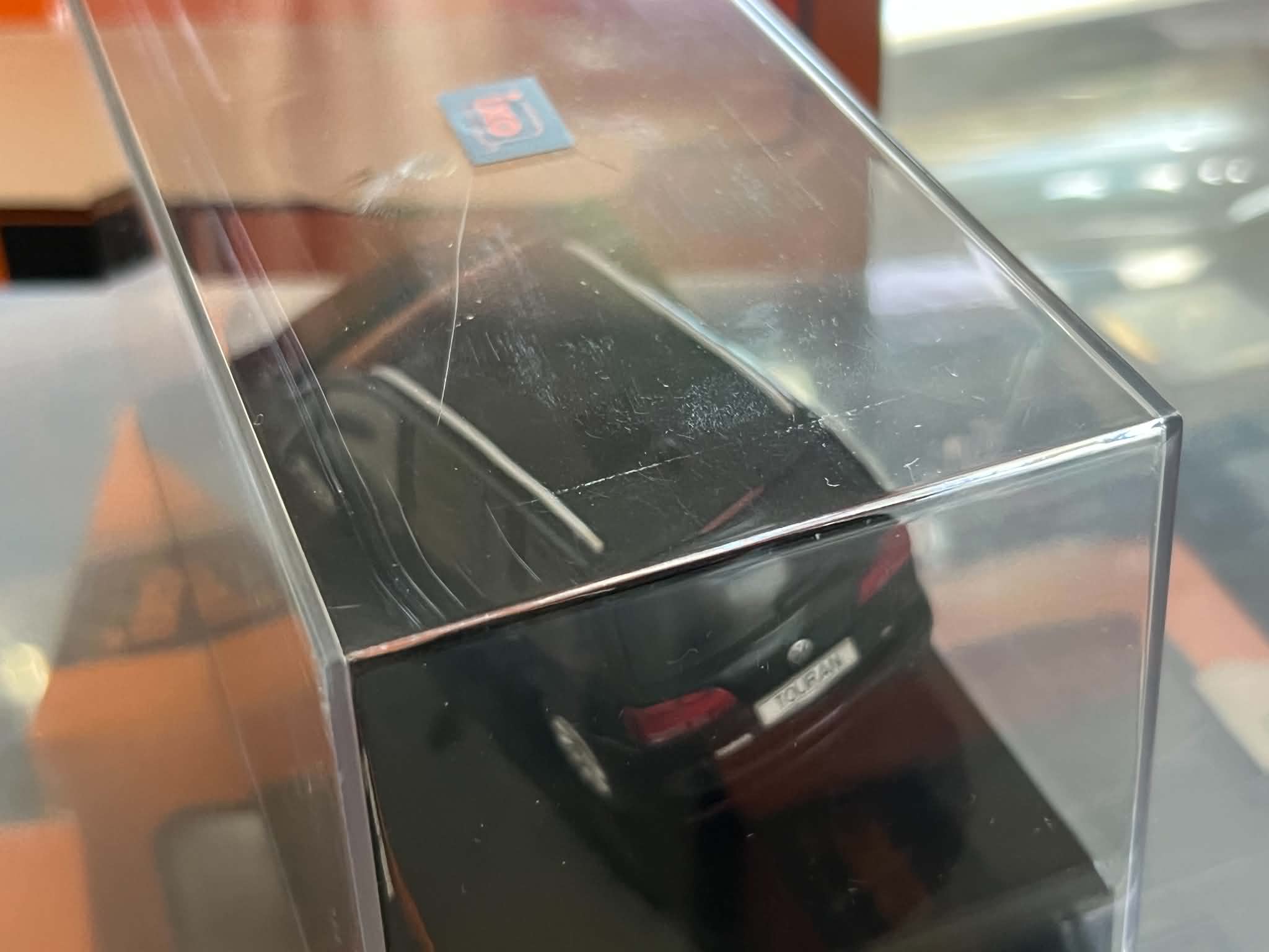 Volkswagen Touran (1:43) IXO - obrazek 4