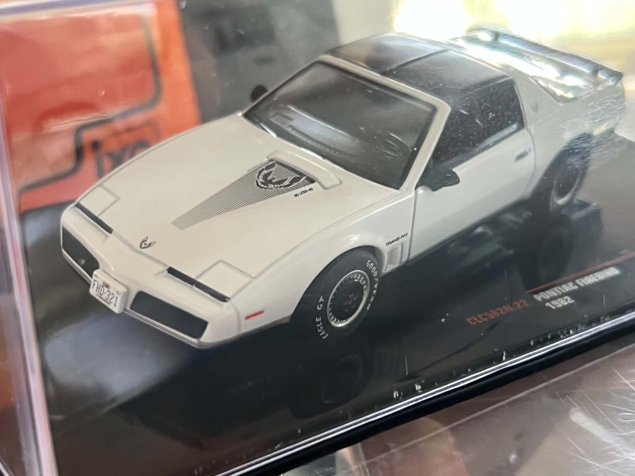 Pontiac Firebird (1:43) IXO - obrazek 3