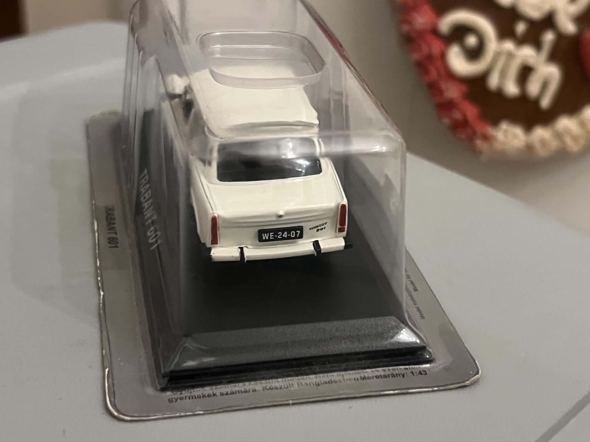 Trabant 601 (1:43) DeAgostini Auta PRL - obrazek 3