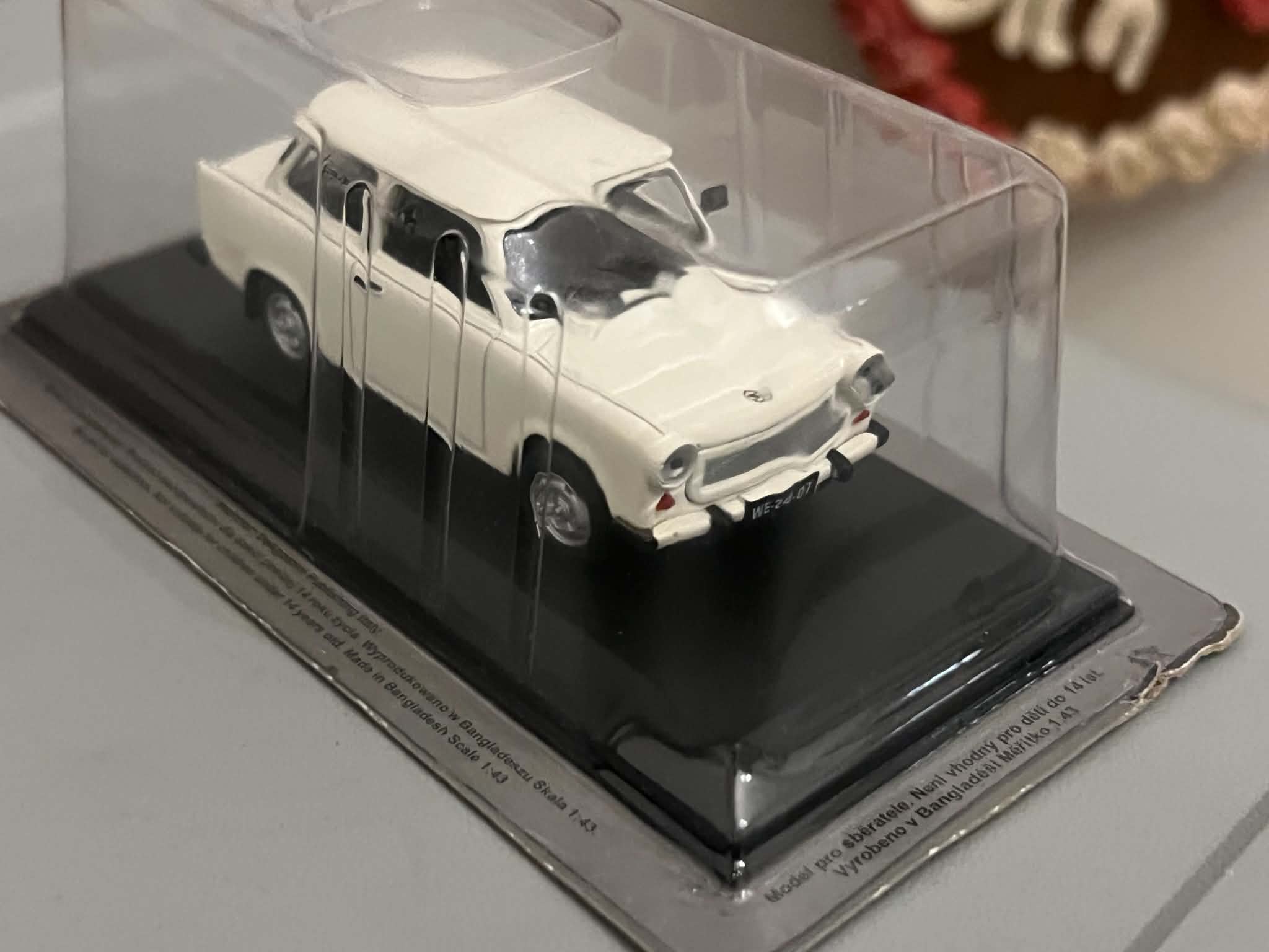 Trabant 601 (1:43) DeAgostini Auta PRL - obrazek 4