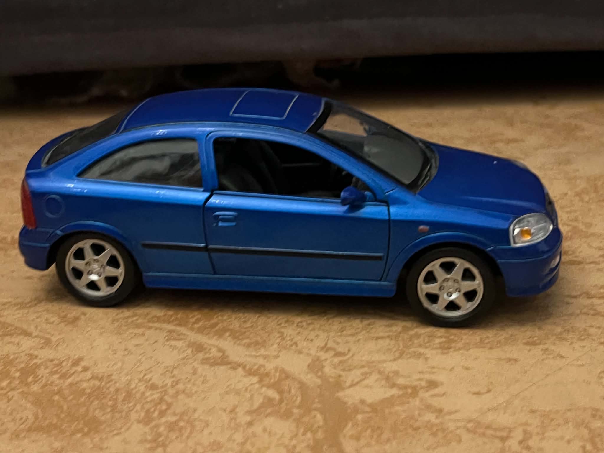 Opel Astra (1:24) Welly - obrazek 2