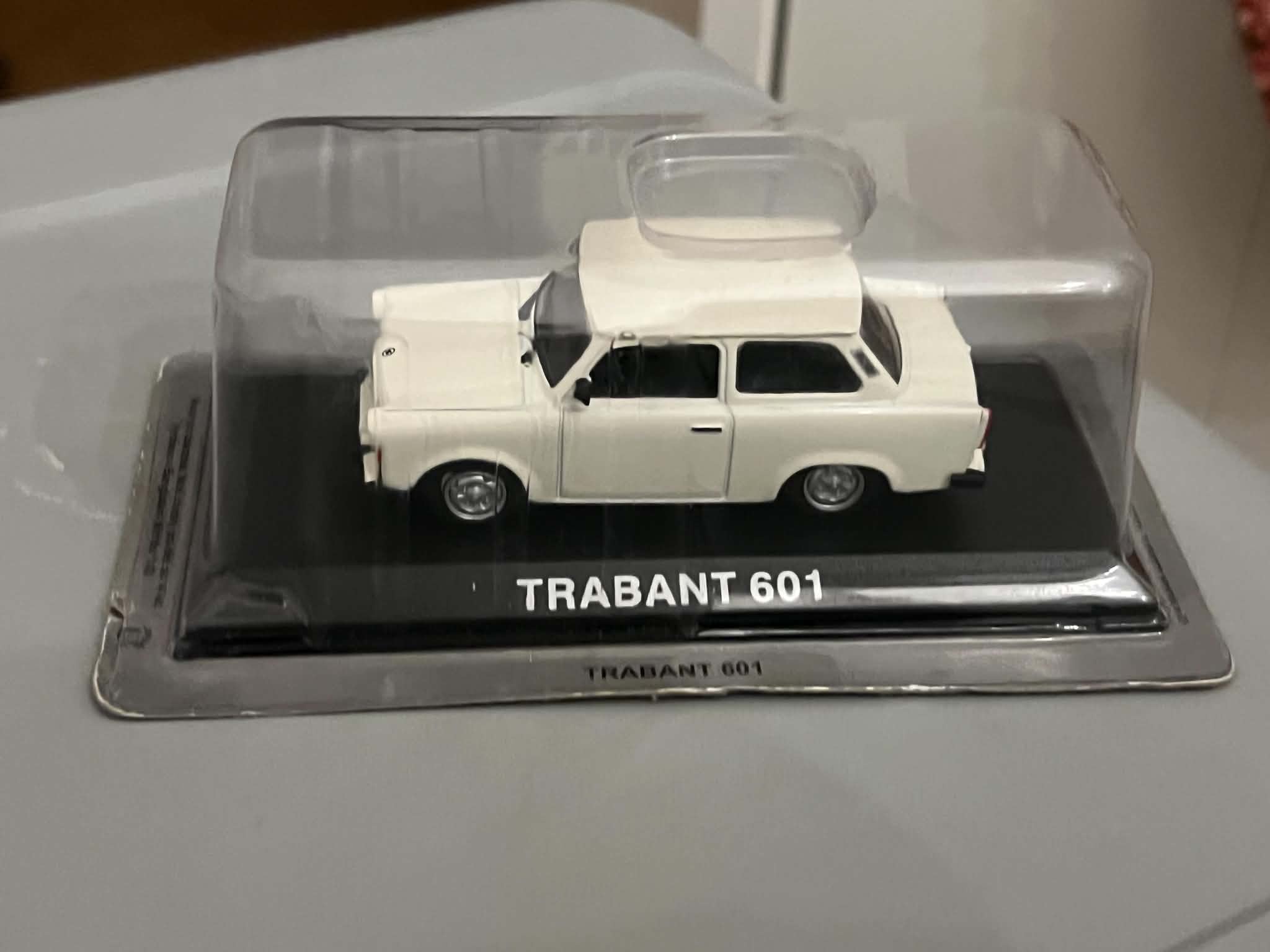 Trabant 601 (1:43) DeAgostini Auta PRL - obrazek 2