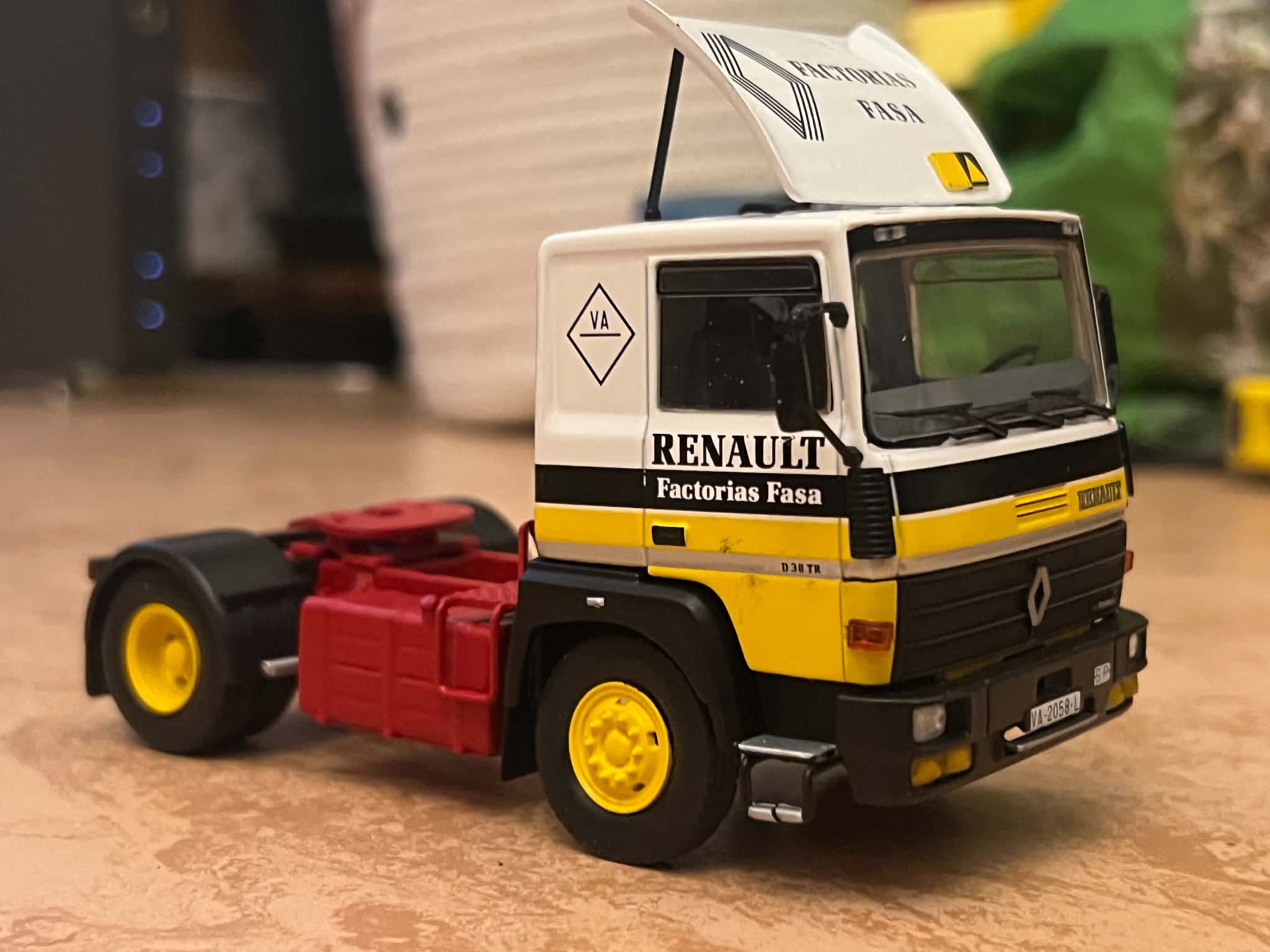 Ciągnik Siodłowy Renault (1:43)