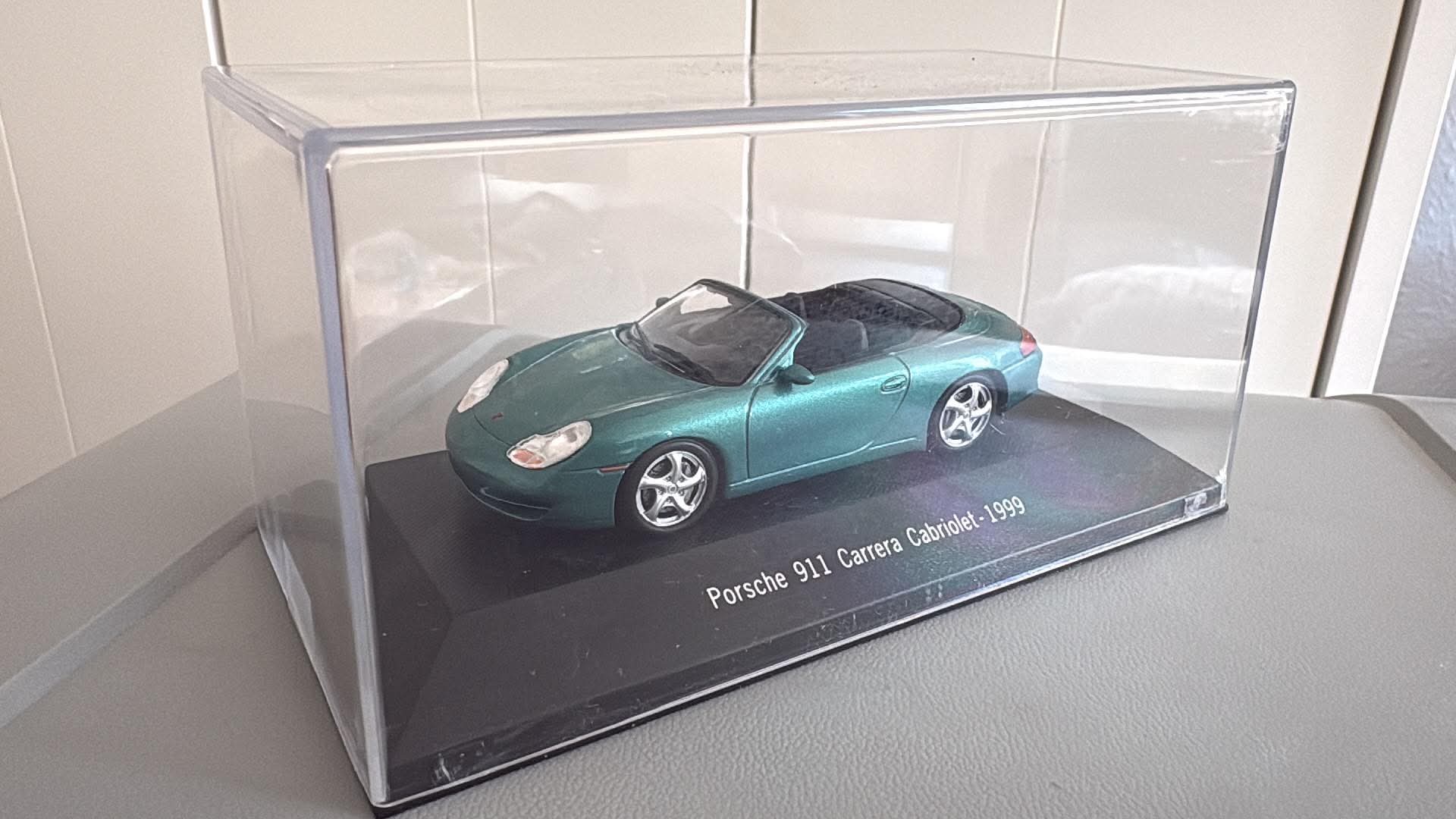 Porsche 911 Carrera Cabriolet (1:43) DeAgostini
