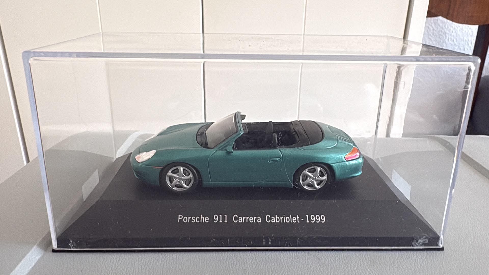 Porsche 911 Carrera Cabriolet (1:43) DeAgostini - obrazek 3