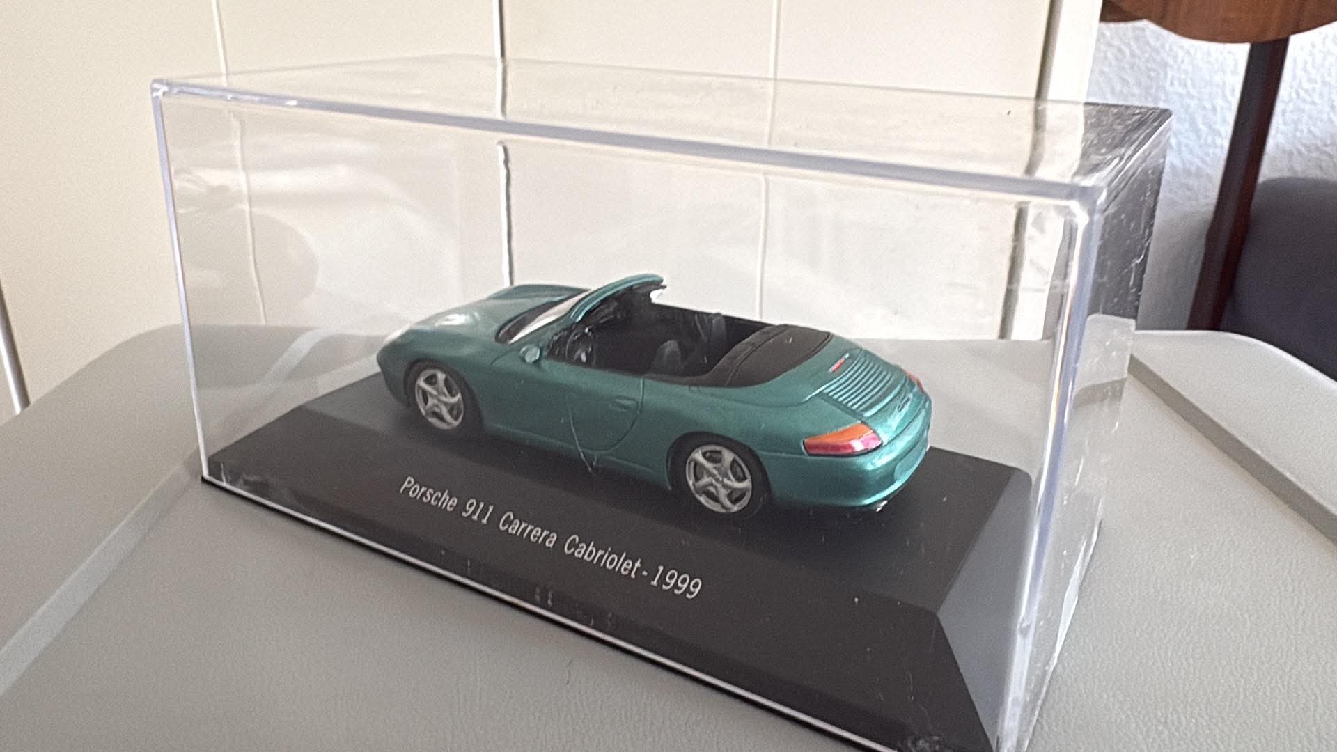 Porsche 911 Carrera Cabriolet (1:43) DeAgostini - obrazek 5