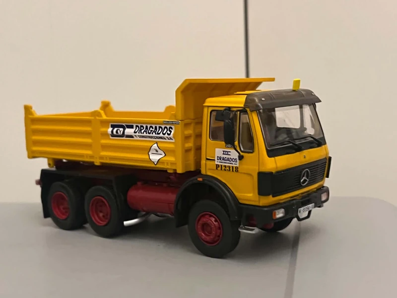 Mercedes Wywrotka (1:43)