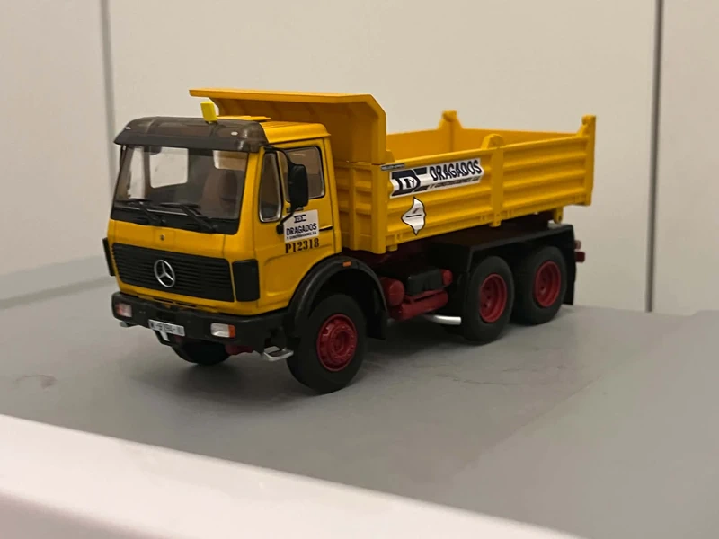 Mercedes Wywrotka (1:43) - obrazek 2