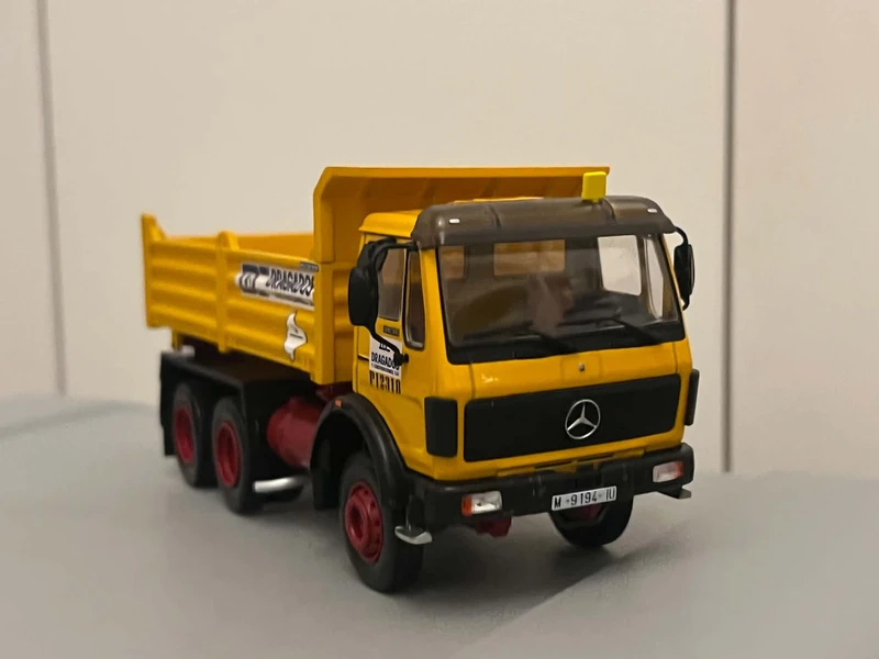 Mercedes Wywrotka (1:43) - obrazek 4